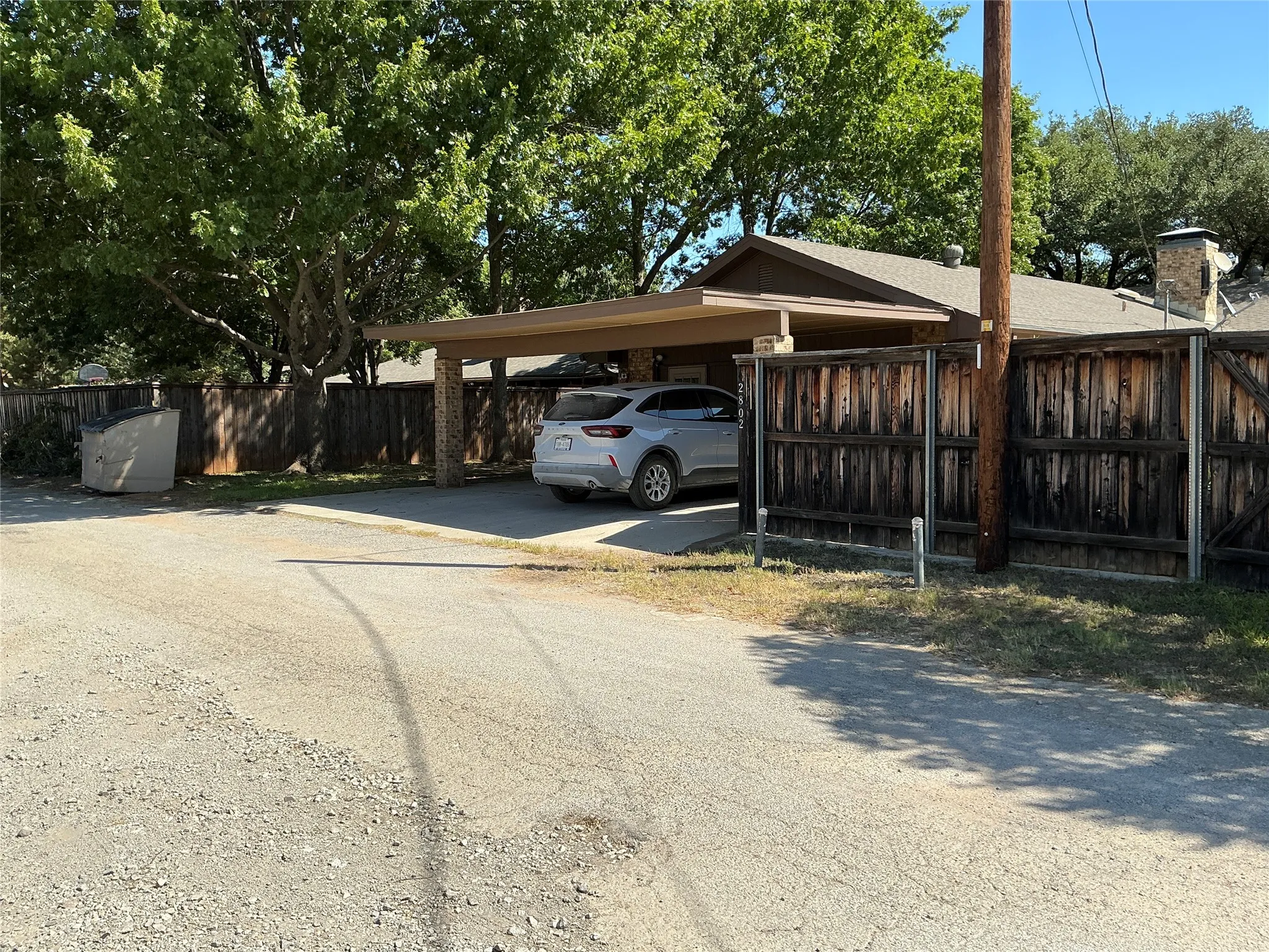 Single Family Residence For Sale in Brown County , 2802 Good Shepherd Drive, Brownwood, Texas 76801, 4 Bedroom, 4 Bathroom, Garage spaces, 3,111 Sqft, built in 1980, mls#21368139, Real Estate Agent in Brownwood, Homes For Sale in Brown county, Homes For Sale in Brownwood, Realtor in Brownwood Texas, Real Estate Brokerage Independent Realty Texas, Luminita Cordes Realtor