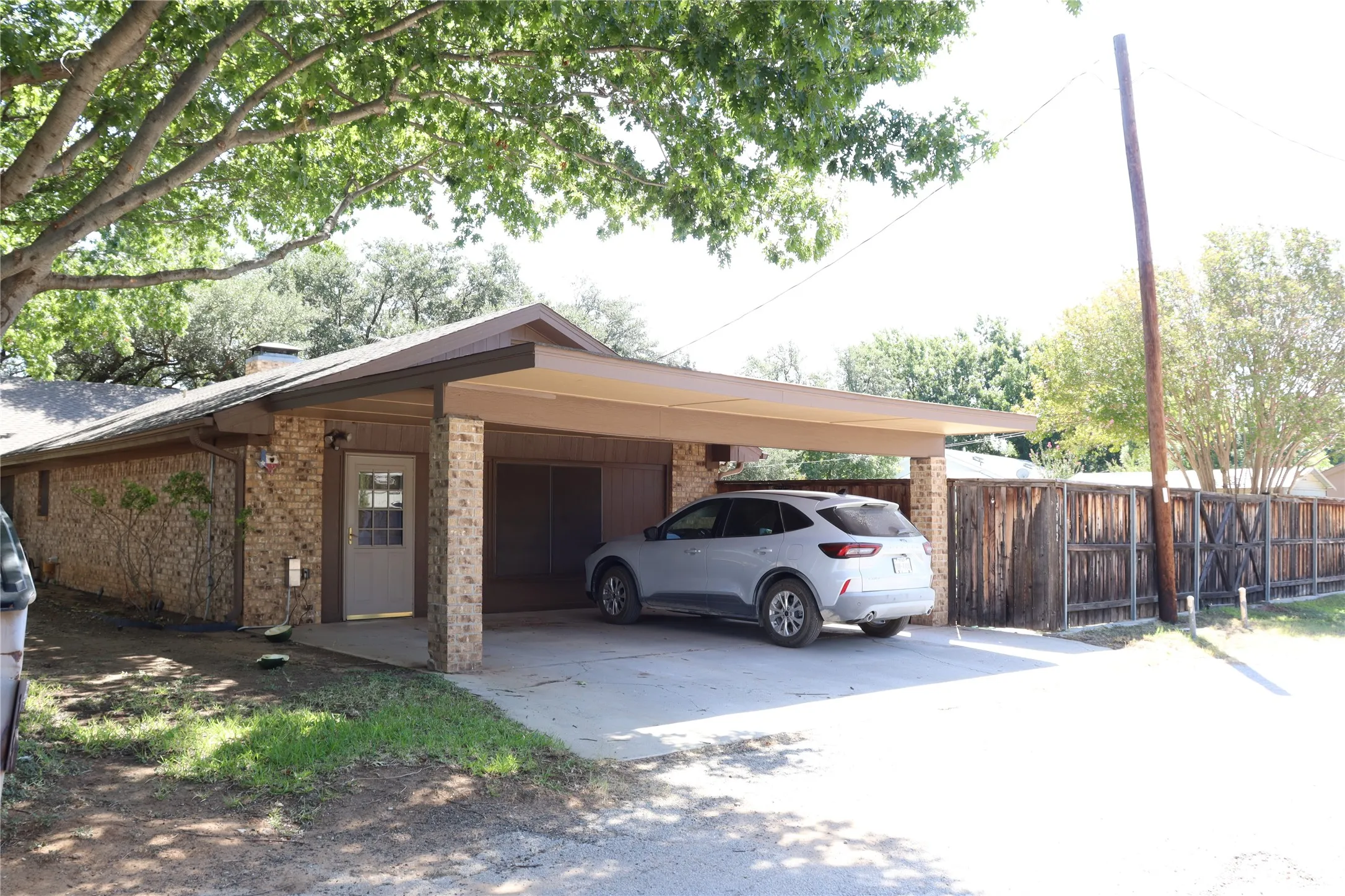 Single Family Residence For Sale in Brown County , 2802 Good Shepherd Drive, Brownwood, Texas 76801, 4 Bedroom, 4 Bathroom, Garage spaces, 3,111 Sqft, built in 1980, mls#21368139, Real Estate Agent in Brownwood, Homes For Sale in Brown county, Homes For Sale in Brownwood, Realtor in Brownwood Texas, Real Estate Brokerage Independent Realty Texas, Luminita Cordes Realtor