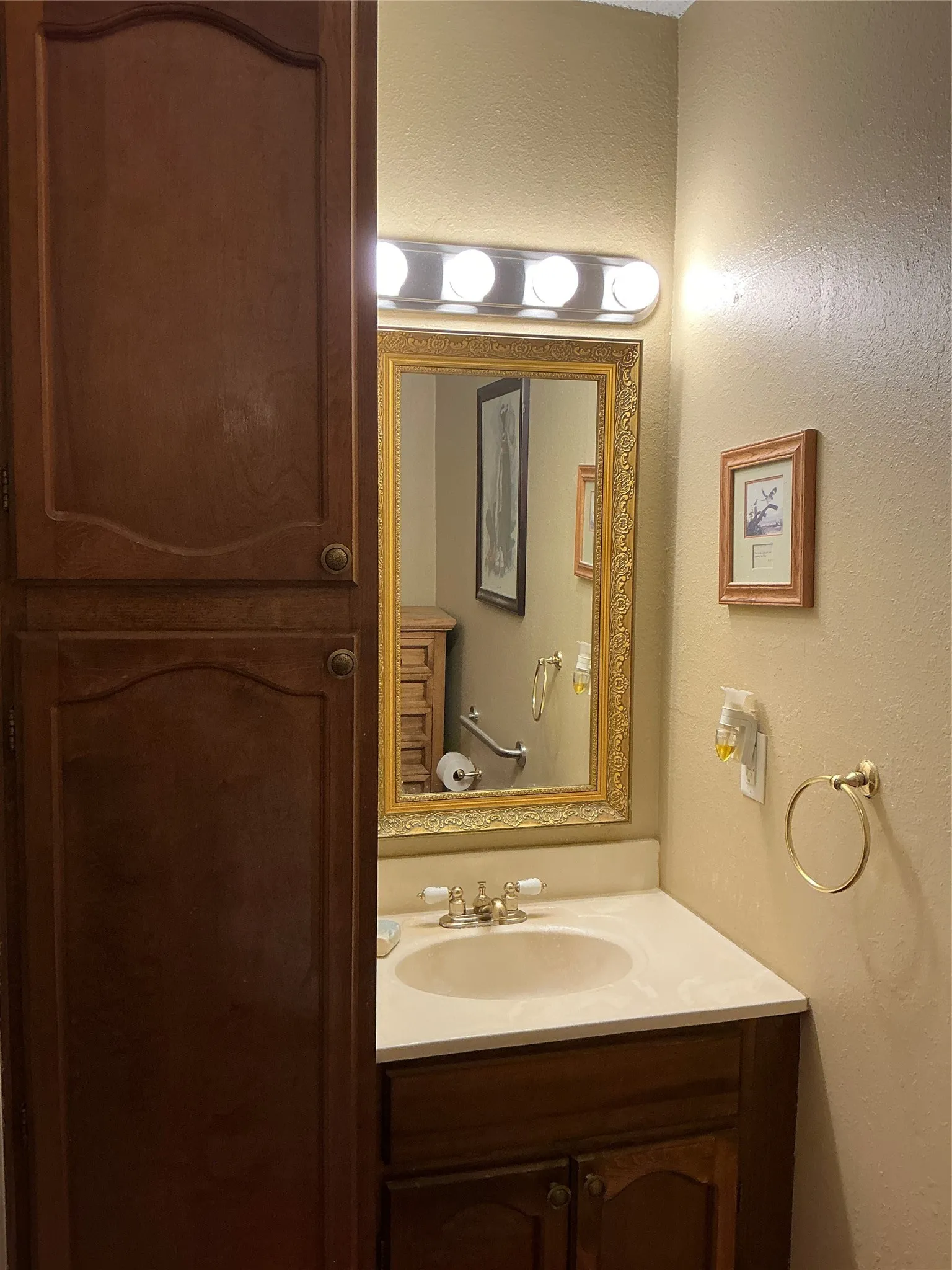 Single Family Residence For Sale in Brown County , 2802 Good Shepherd Drive, Brownwood, Texas 76801, 4 Bedroom, 4 Bathroom, Garage spaces, 3,111 Sqft, built in 1980, mls#21368139, Real Estate Agent in Brownwood, Homes For Sale in Brown county, Homes For Sale in Brownwood, Realtor in Brownwood Texas, Real Estate Brokerage Independent Realty Texas, Luminita Cordes Realtor