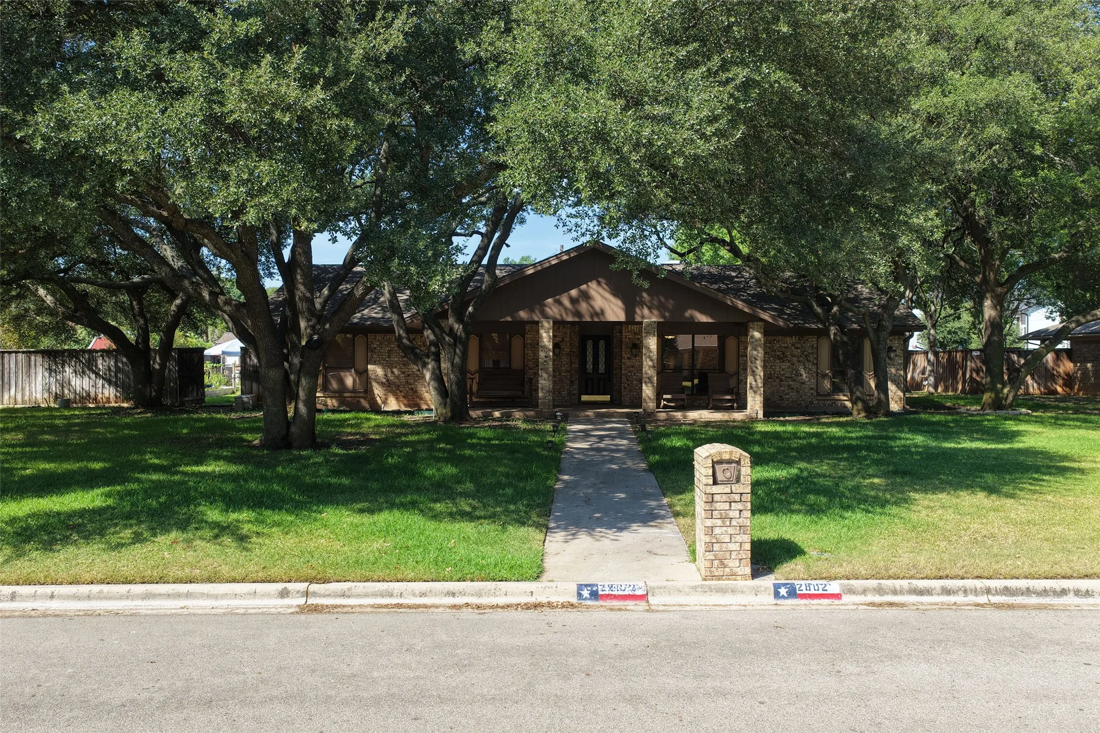 Single Family Residence For Sale in Brown County , 2802 Good Shepherd Drive, Brownwood, Texas 76801, 4 Bedroom, 4 Bathroom, Garage spaces, 3,111 Sqft, built in 1980, mls#21368139, Real Estate Agent in Brownwood, Homes For Sale in Brown county, Homes For Sale in Brownwood, Realtor in Brownwood Texas, Real Estate Brokerage Independent Realty Texas, Luminita Cordes Realtor
