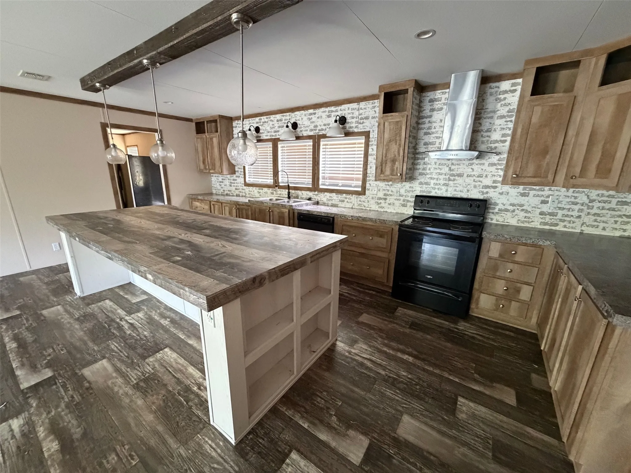 Mobile Home For Sale in Hood County , 5619 Arkansas Trail, Granbury, Texas 76048, 3 Bedroom, 2 Bathroom, Garage spaces, 1,920 Sqft, built in 2021, mls#21368902, Real Estate Agent in Granbury, Homes For Sale in Hood county, Homes For Sale in Granbury, Realtor in Granbury Texas, Real Estate Brokerage Independent Realty Texas, Luminita Cordes Realtor
