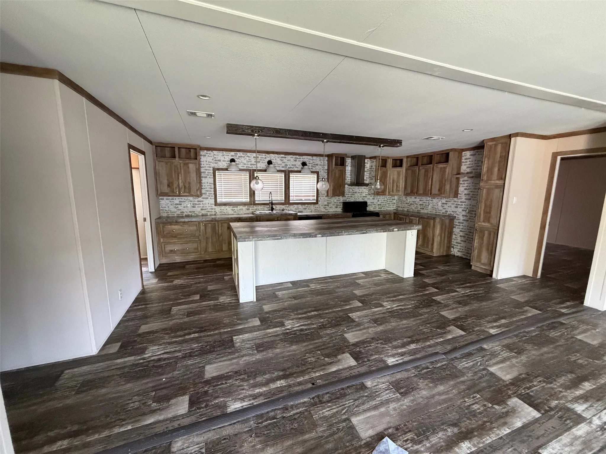 Mobile Home For Sale in Hood County , 5619 Arkansas Trail, Granbury, Texas 76048, 3 Bedroom, 2 Bathroom, Garage spaces, 1,920 Sqft, built in 2021, mls#21368902, Real Estate Agent in Granbury, Homes For Sale in Hood county, Homes For Sale in Granbury, Realtor in Granbury Texas, Real Estate Brokerage Independent Realty Texas, Luminita Cordes Realtor