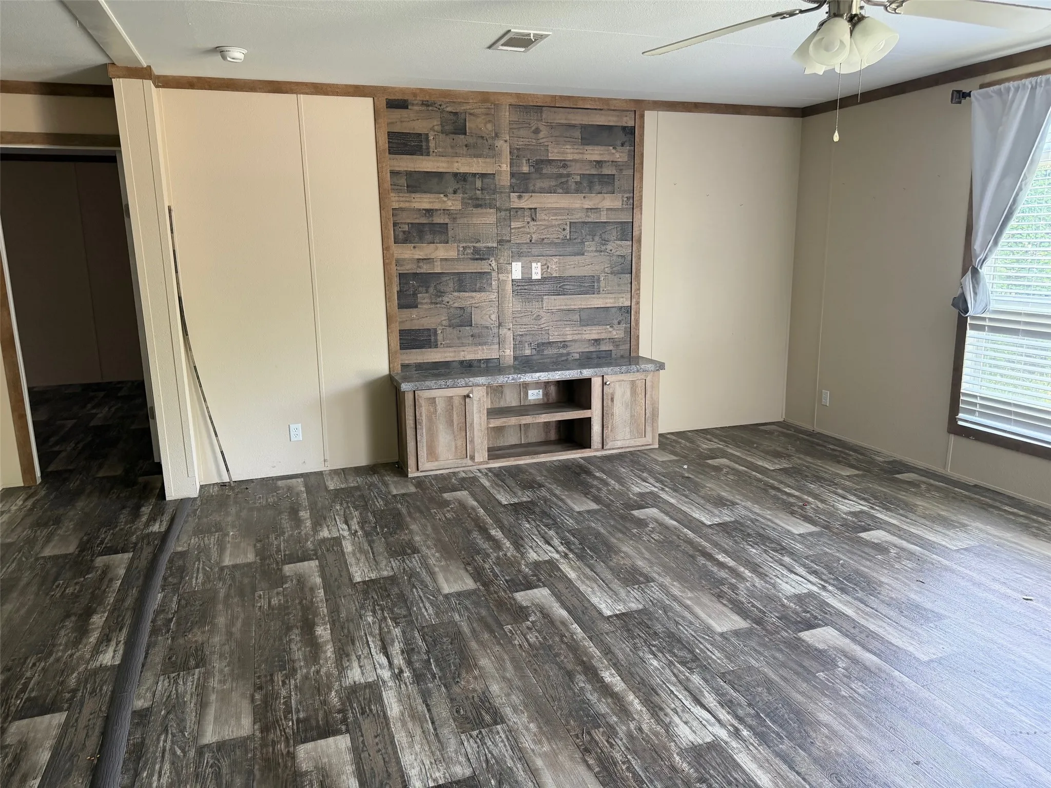 Mobile Home For Sale in Hood County , 5619 Arkansas Trail, Granbury, Texas 76048, 3 Bedroom, 2 Bathroom, Garage spaces, 1,920 Sqft, built in 2021, mls#21368902, Real Estate Agent in Granbury, Homes For Sale in Hood county, Homes For Sale in Granbury, Realtor in Granbury Texas, Real Estate Brokerage Independent Realty Texas, Luminita Cordes Realtor