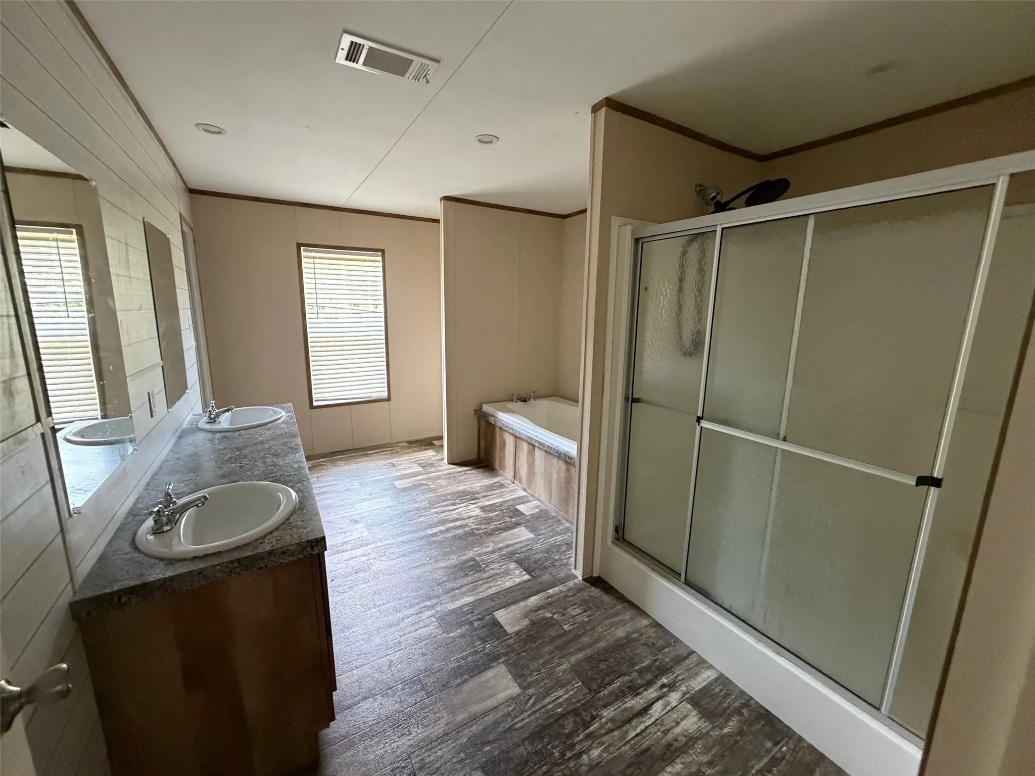Mobile Home For Sale in Hood County , 5619 Arkansas Trail, Granbury, Texas 76048, 3 Bedroom, 2 Bathroom, Garage spaces, 1,920 Sqft, built in 2021, mls#21368902, Real Estate Agent in Granbury, Homes For Sale in Hood county, Homes For Sale in Granbury, Realtor in Granbury Texas, Real Estate Brokerage Independent Realty Texas, Luminita Cordes Realtor