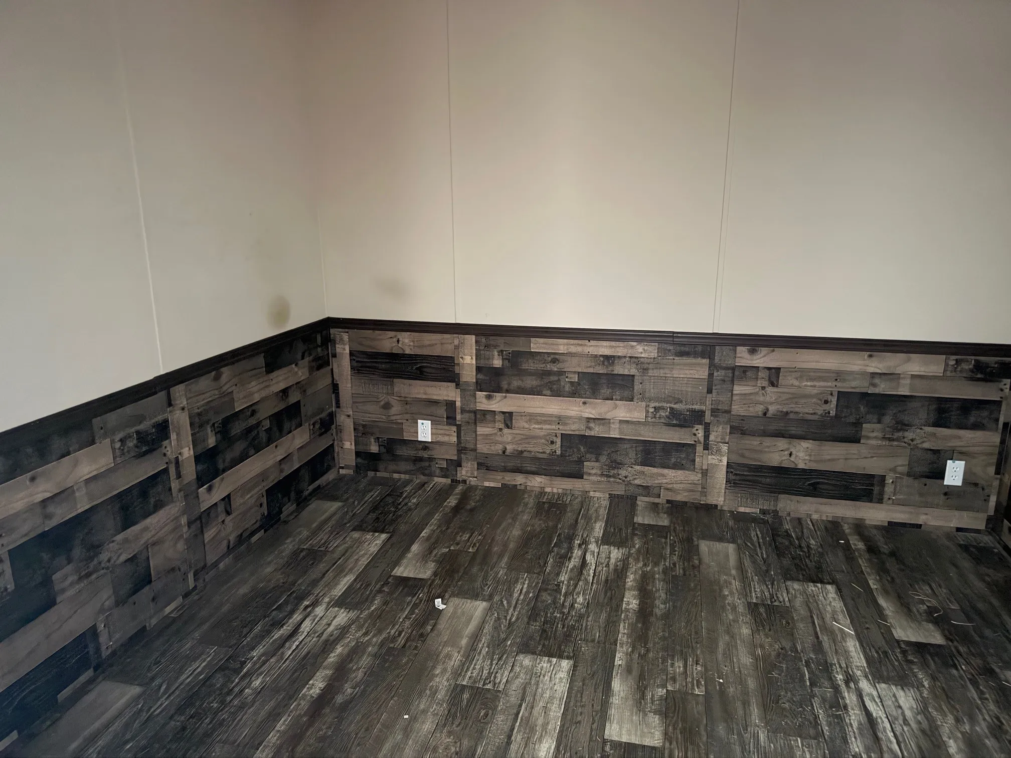 Mobile Home For Sale in Hood County , 5619 Arkansas Trail, Granbury, Texas 76048, 3 Bedroom, 2 Bathroom, Garage spaces, 1,920 Sqft, built in 2021, mls#21368902, Real Estate Agent in Granbury, Homes For Sale in Hood county, Homes For Sale in Granbury, Realtor in Granbury Texas, Real Estate Brokerage Independent Realty Texas, Luminita Cordes Realtor
