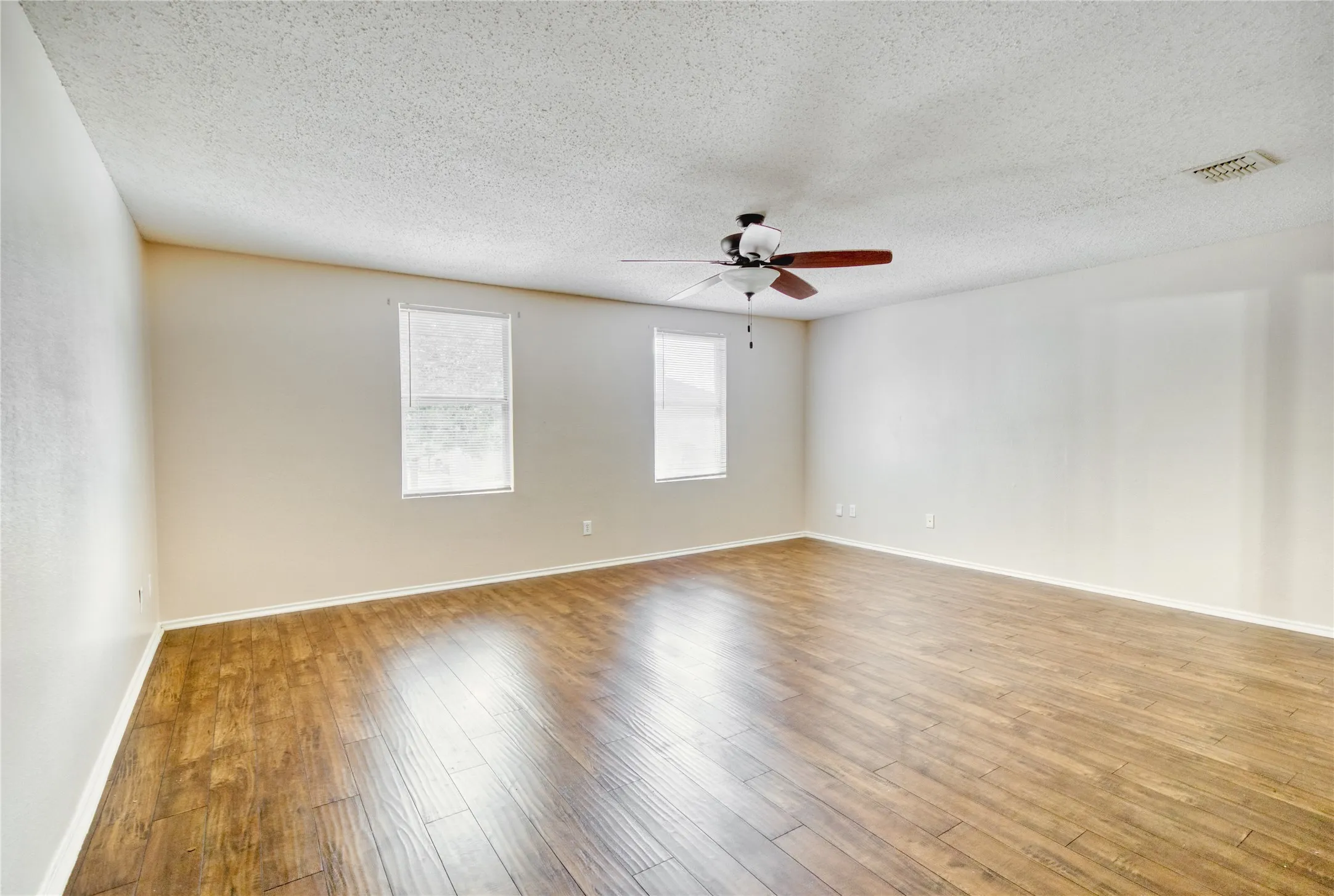 Single Family Residence For Rent in Collin County , 4212 Dolores Street, Mc Kinney, Texas 75070, 3 Bedroom, 3 Bathroom, 2 Garage spaces, 2,306 Sqft, built in 2004, mls#21368113, Real Estate Agent in Mc Kinney, Homes For Rent in Collin county, Homes For Rent in Mc Kinney, Realtor in Mc Kinney Texas, Real Estate Brokerage Independent Realty Texas, Luminita Cordes Realtor
