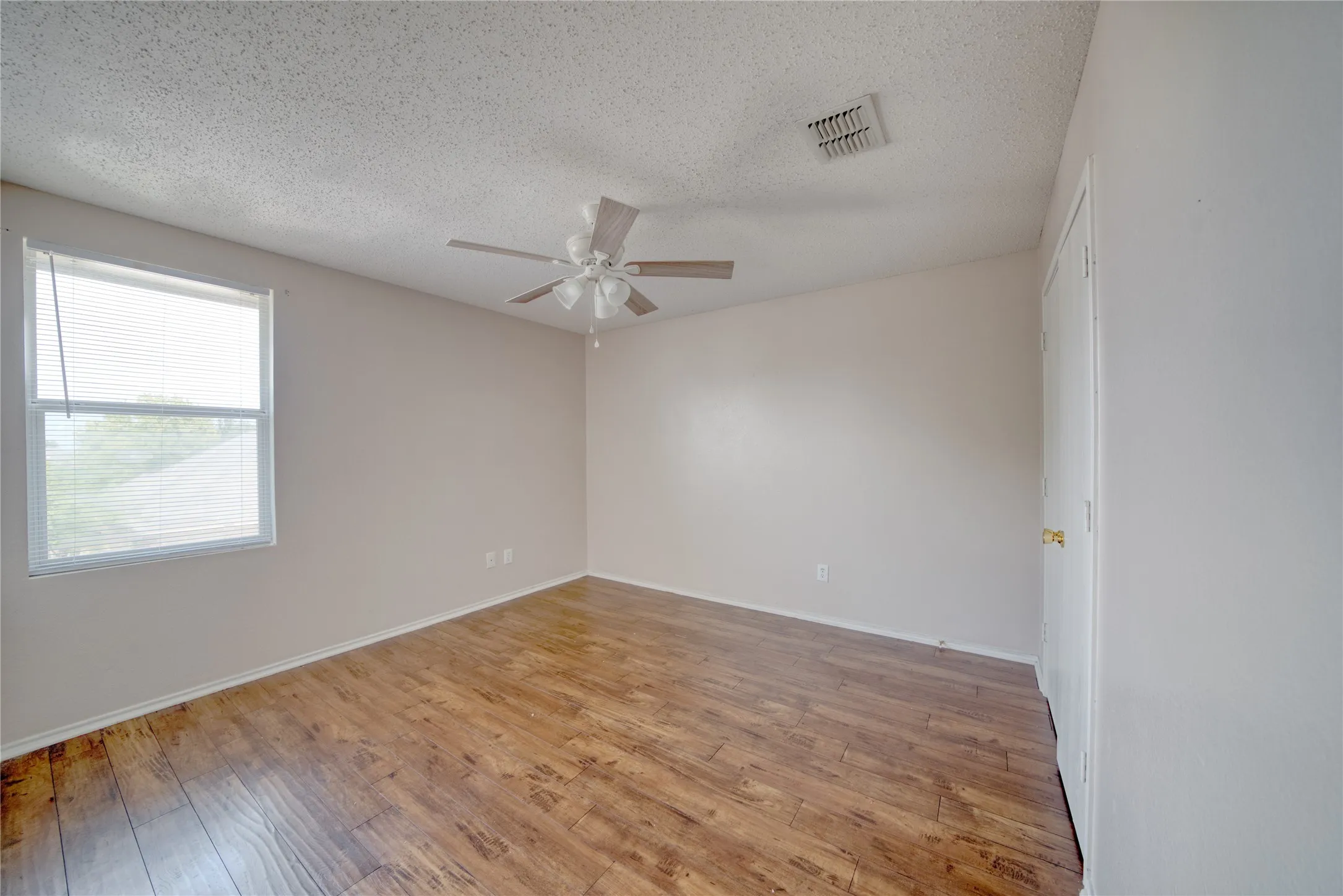 Single Family Residence For Rent in Collin County , 4212 Dolores Street, Mc Kinney, Texas 75070, 3 Bedroom, 3 Bathroom, 2 Garage spaces, 2,306 Sqft, built in 2004, mls#21368113, Real Estate Agent in Mc Kinney, Homes For Rent in Collin county, Homes For Rent in Mc Kinney, Realtor in Mc Kinney Texas, Real Estate Brokerage Independent Realty Texas, Luminita Cordes Realtor