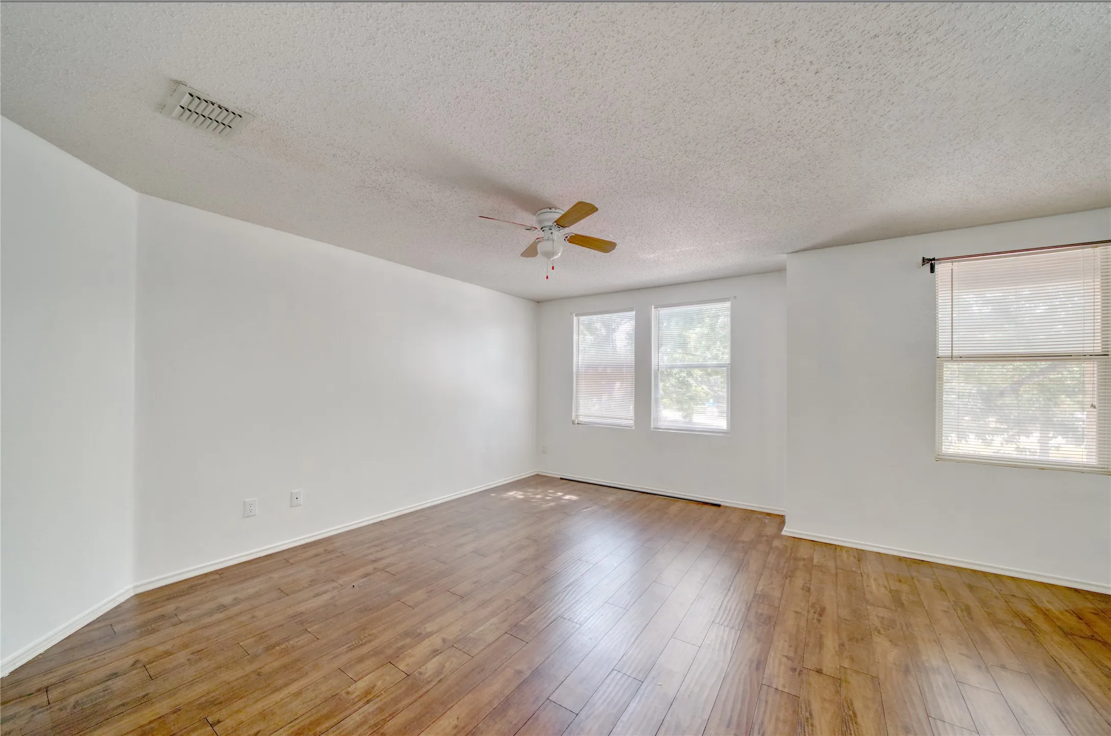 Single Family Residence For Rent in Collin County , 4212 Dolores Street, Mc Kinney, Texas 75070, 3 Bedroom, 3 Bathroom, 2 Garage spaces, 2,306 Sqft, built in 2004, mls#21368113, Real Estate Agent in Mc Kinney, Homes For Rent in Collin county, Homes For Rent in Mc Kinney, Realtor in Mc Kinney Texas, Real Estate Brokerage Independent Realty Texas, Luminita Cordes Realtor