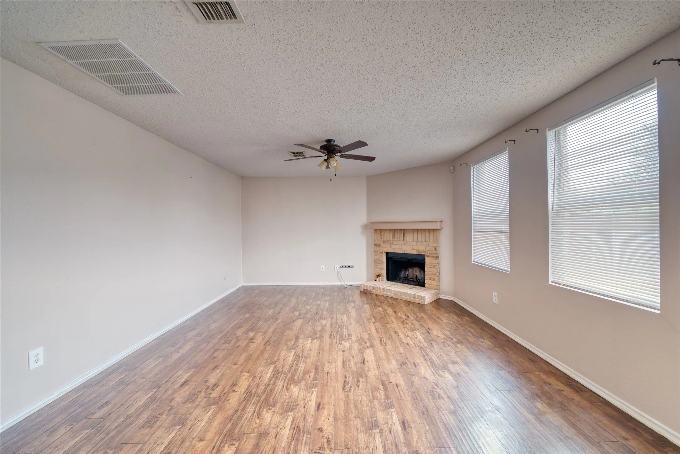 Single Family Residence For Rent in Collin County , 4212 Dolores Street, Mc Kinney, Texas 75070, 3 Bedroom, 3 Bathroom, 2 Garage spaces, 2,306 Sqft, built in 2004, mls#21368113, Real Estate Agent in Mc Kinney, Homes For Rent in Collin county, Homes For Rent in Mc Kinney, Realtor in Mc Kinney Texas, Real Estate Brokerage Independent Realty Texas, Luminita Cordes Realtor