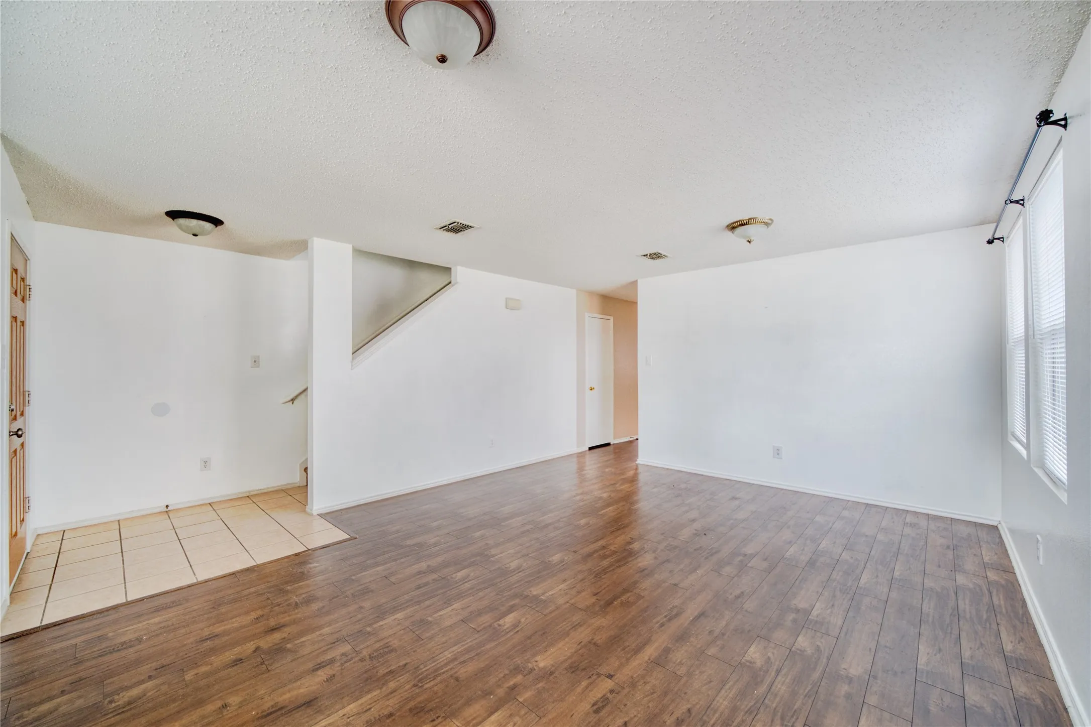 Single Family Residence For Rent in Collin County , 4212 Dolores Street, Mc Kinney, Texas 75070, 3 Bedroom, 3 Bathroom, 2 Garage spaces, 2,306 Sqft, built in 2004, mls#21368113, Real Estate Agent in Mc Kinney, Homes For Rent in Collin county, Homes For Rent in Mc Kinney, Realtor in Mc Kinney Texas, Real Estate Brokerage Independent Realty Texas, Luminita Cordes Realtor