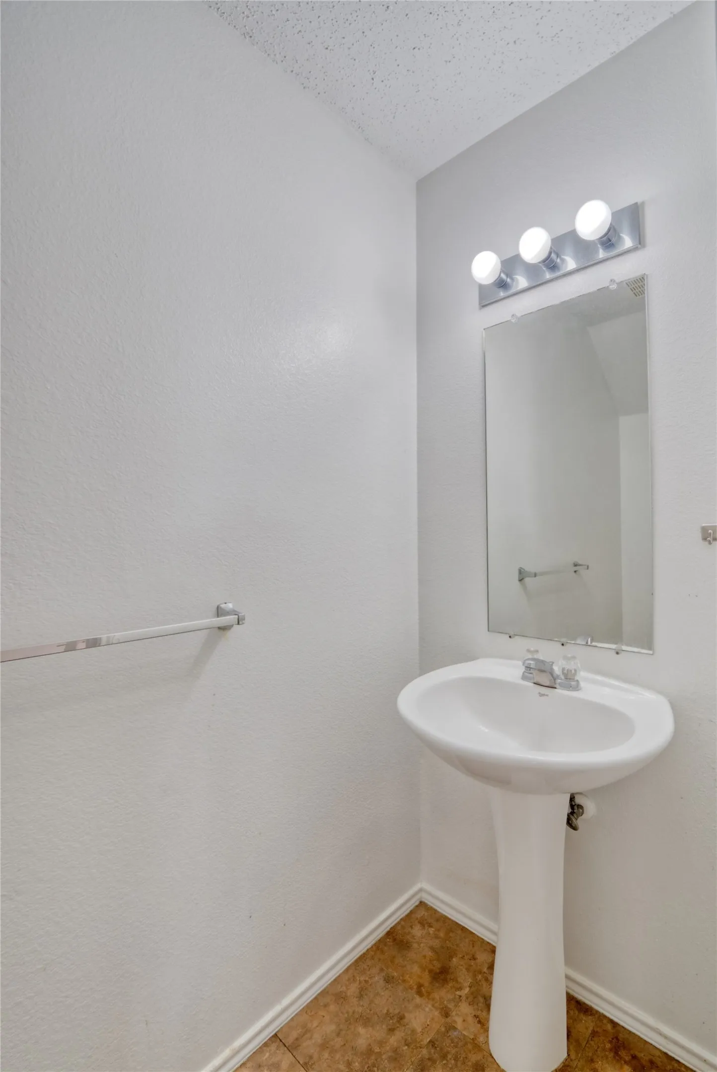 Single Family Residence For Rent in Collin County , 4212 Dolores Street, Mc Kinney, Texas 75070, 3 Bedroom, 3 Bathroom, 2 Garage spaces, 2,306 Sqft, built in 2004, mls#21368113, Real Estate Agent in Mc Kinney, Homes For Rent in Collin county, Homes For Rent in Mc Kinney, Realtor in Mc Kinney Texas, Real Estate Brokerage Independent Realty Texas, Luminita Cordes Realtor