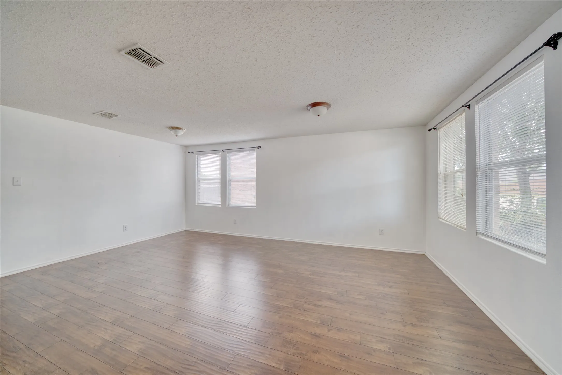 Single Family Residence For Rent in Collin County , 4212 Dolores Street, Mc Kinney, Texas 75070, 3 Bedroom, 3 Bathroom, 2 Garage spaces, 2,306 Sqft, built in 2004, mls#21368113, Real Estate Agent in Mc Kinney, Homes For Rent in Collin county, Homes For Rent in Mc Kinney, Realtor in Mc Kinney Texas, Real Estate Brokerage Independent Realty Texas, Luminita Cordes Realtor