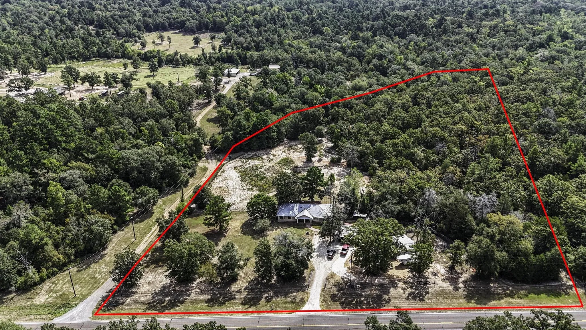 Single Family Residence For Sale in Leon County , 3861 State Highway 75 S, Centerville, Texas 75833, 4 Bedroom, 2 Bathroom, Garage spaces, 2,304 Sqft, built in 2006, mls#21368908, Real Estate Agent in Centerville, Homes For Sale in Leon county, Homes For Sale in Centerville, Realtor in Centerville Texas, Real Estate Brokerage Independent Realty Texas, Luminita Cordes Realtor