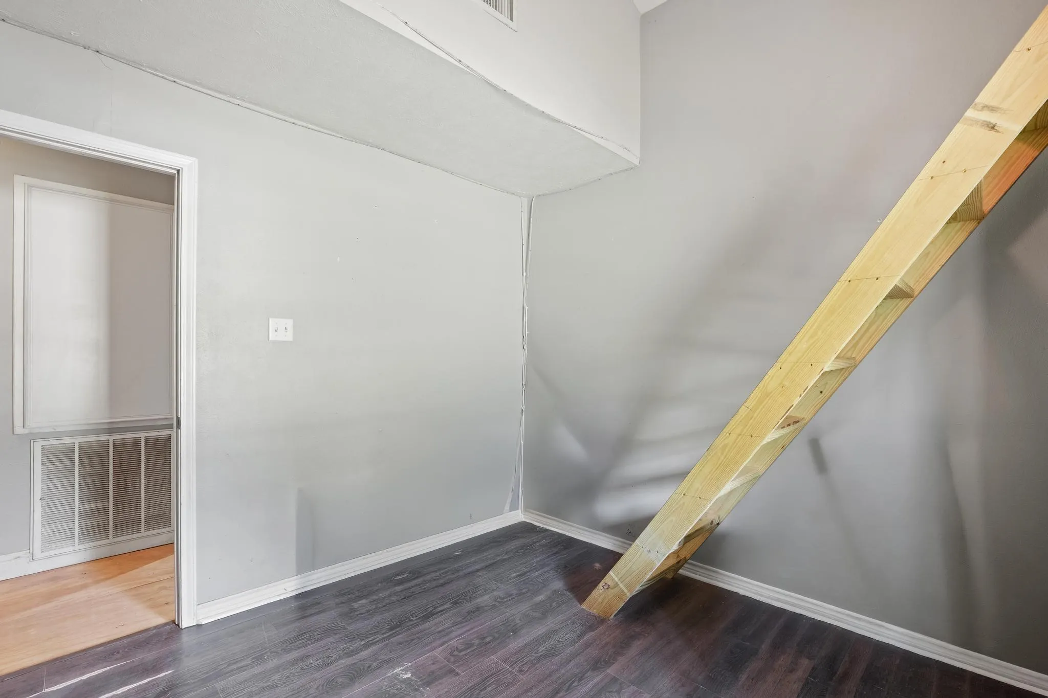 Single Family Residence For Sale in Leon County , 3861 State Highway 75 S, Centerville, Texas 75833, 4 Bedroom, 2 Bathroom, Garage spaces, 2,304 Sqft, built in 2006, mls#21368908, Real Estate Agent in Centerville, Homes For Sale in Leon county, Homes For Sale in Centerville, Realtor in Centerville Texas, Real Estate Brokerage Independent Realty Texas, Luminita Cordes Realtor