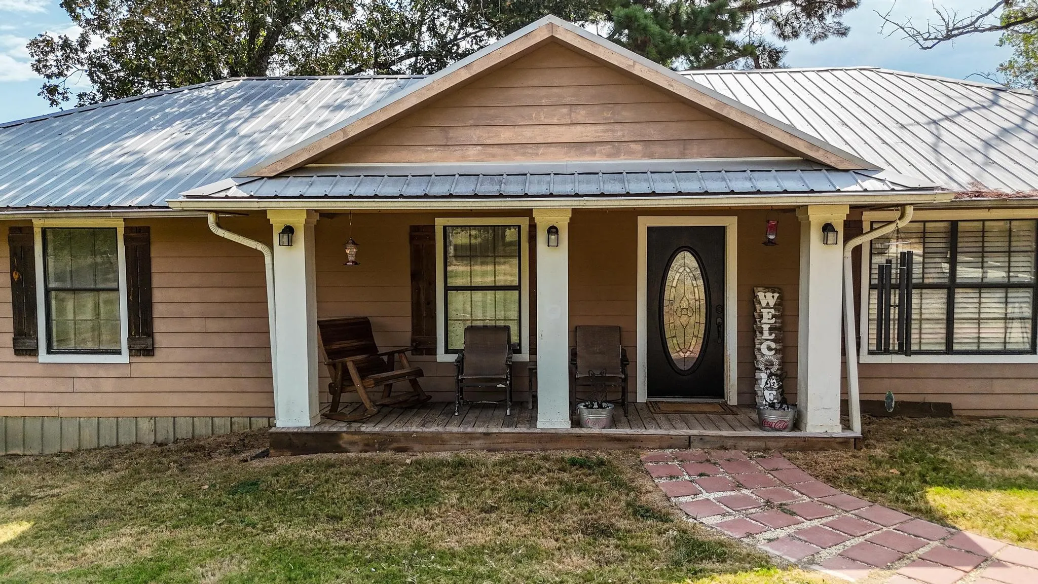 Single Family Residence For Sale in Leon County , 3861 State Highway 75 S, Centerville, Texas 75833, 4 Bedroom, 2 Bathroom, Garage spaces, 2,304 Sqft, built in 2006, mls#21368908, Real Estate Agent in Centerville, Homes For Sale in Leon county, Homes For Sale in Centerville, Realtor in Centerville Texas, Real Estate Brokerage Independent Realty Texas, Luminita Cordes Realtor