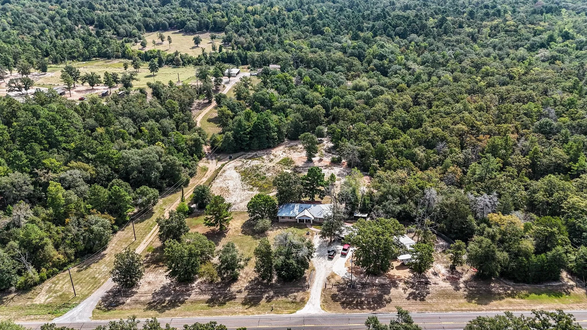 Single Family Residence For Sale in Leon County , 3861 State Highway 75 S, Centerville, Texas 75833, 4 Bedroom, 2 Bathroom, Garage spaces, 2,304 Sqft, built in 2006, mls#21368908, Real Estate Agent in Centerville, Homes For Sale in Leon county, Homes For Sale in Centerville, Realtor in Centerville Texas, Real Estate Brokerage Independent Realty Texas, Luminita Cordes Realtor
