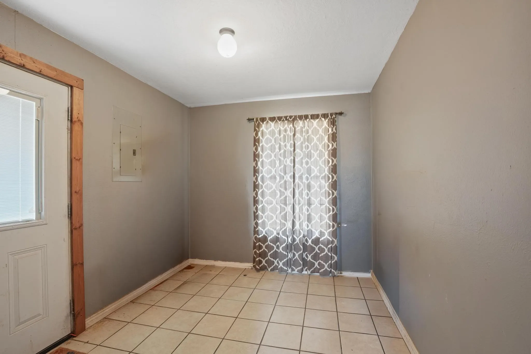Single Family Residence For Sale in Leon County , 3861 State Highway 75 S, Centerville, Texas 75833, 4 Bedroom, 2 Bathroom, Garage spaces, 2,304 Sqft, built in 2006, mls#21368908, Real Estate Agent in Centerville, Homes For Sale in Leon county, Homes For Sale in Centerville, Realtor in Centerville Texas, Real Estate Brokerage Independent Realty Texas, Luminita Cordes Realtor