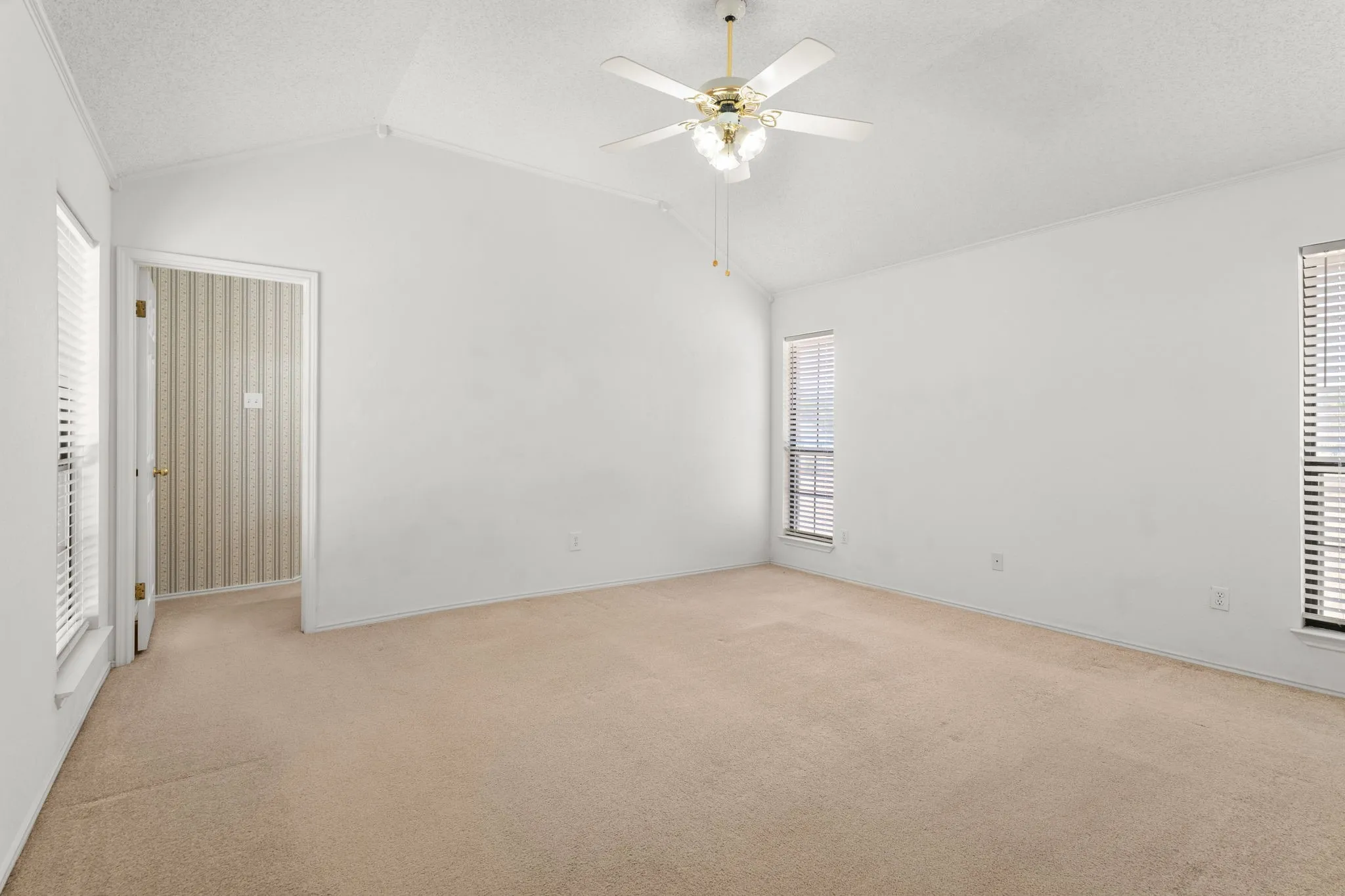 Single Family Residence For Sale in Mc Lennan County , 162 Warren Road, Lorena, Texas 76655, 3 Bedroom, 2 Bathroom, 2 Garage spaces, 1,625 Sqft, built in 1993, mls#21368877, Real Estate Agent in Lorena, Homes For Sale in Mc Lennan county, Homes For Sale in Lorena, Realtor in Lorena Texas, Real Estate Brokerage Independent Realty Texas, Luminita Cordes Realtor