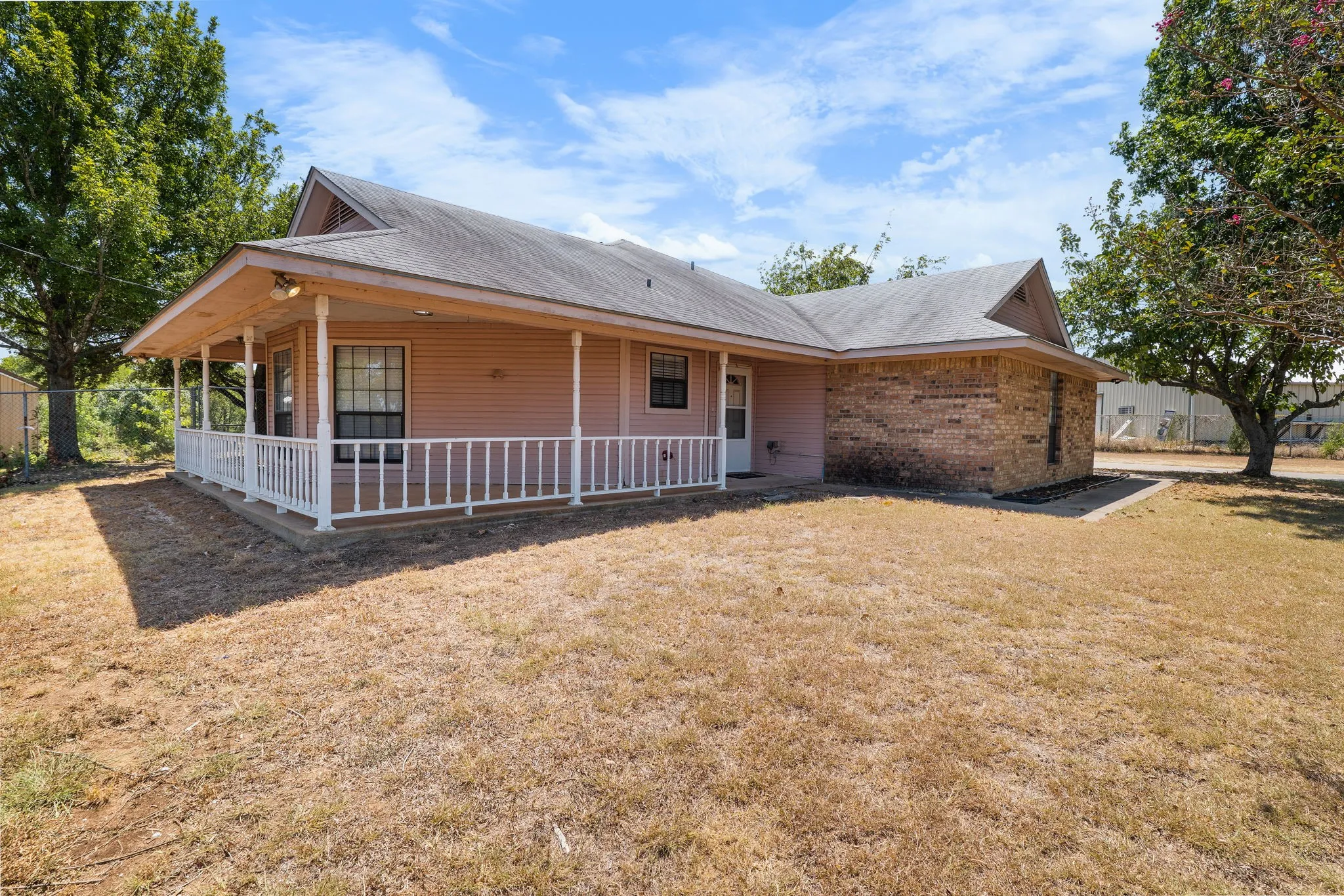 Single Family Residence For Sale in Mc Lennan County , 162 Warren Road, Lorena, Texas 76655, 3 Bedroom, 2 Bathroom, 2 Garage spaces, 1,625 Sqft, built in 1993, mls#21368877, Real Estate Agent in Lorena, Homes For Sale in Mc Lennan county, Homes For Sale in Lorena, Realtor in Lorena Texas, Real Estate Brokerage Independent Realty Texas, Luminita Cordes Realtor