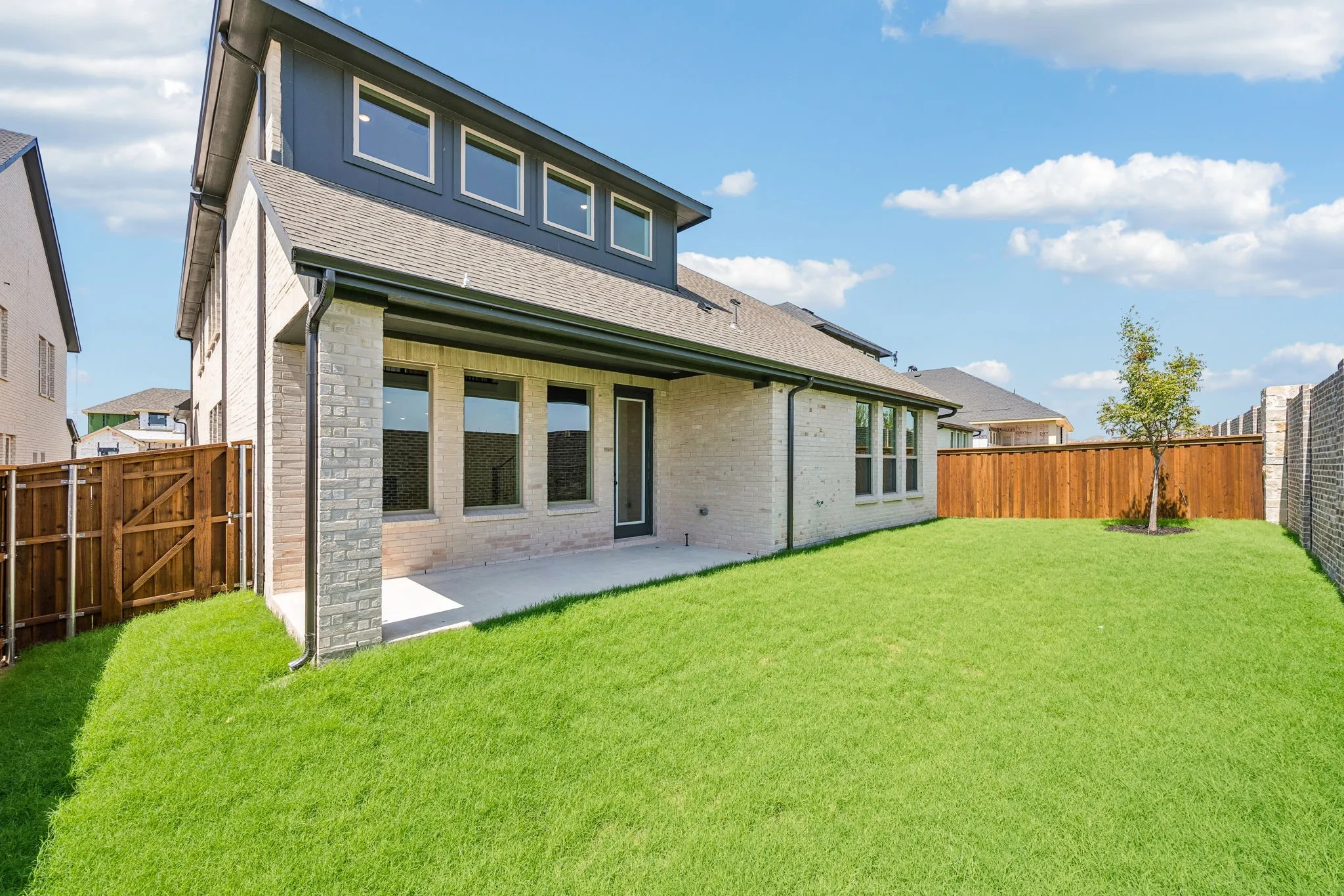 Offering a private fenced back yard with lovely covered patio, the entire family will enjoy plenty of outdoor summertime fun in this wonderful space!
