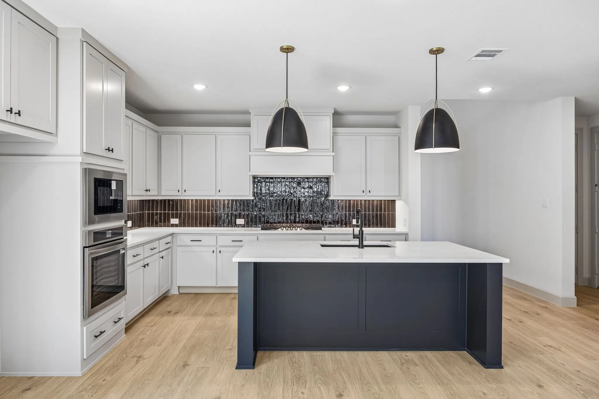 The spacious kitchen island offer the ideal gathering place for friends and family!