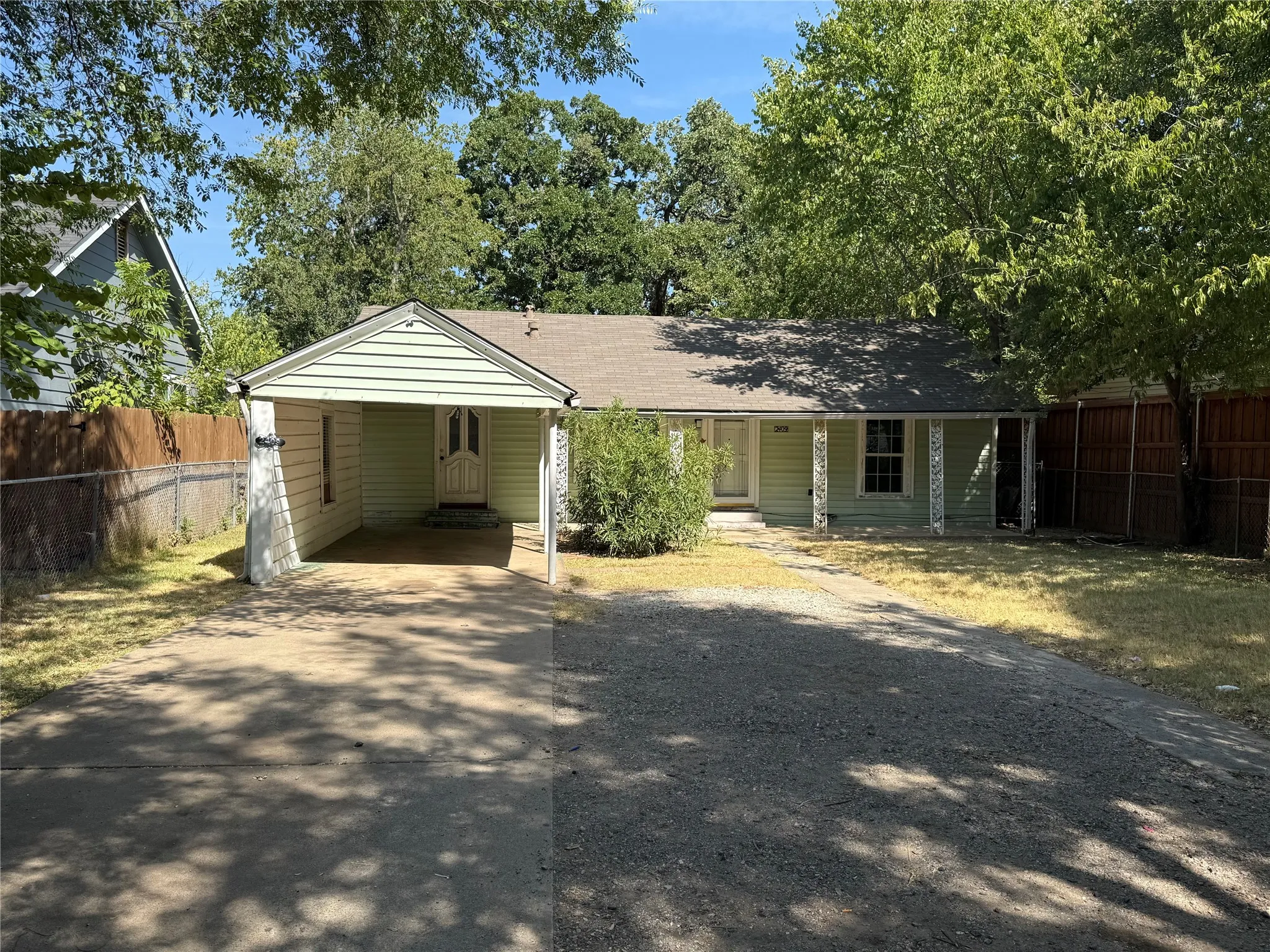 Single Family Residence For Sale in Dallas County , 2409 W Amherst Avenue, Dallas, Texas 75235, 3 Bedroom, 2 Bathroom, Garage spaces, 1,200 Sqft, built in 1940, mls#21368913, Real Estate Agent in Dallas, Homes For Sale in Dallas county, Homes For Sale in Dallas, Realtor in Dallas Texas, Real Estate Brokerage Independent Realty Texas, Luminita Cordes Realtor