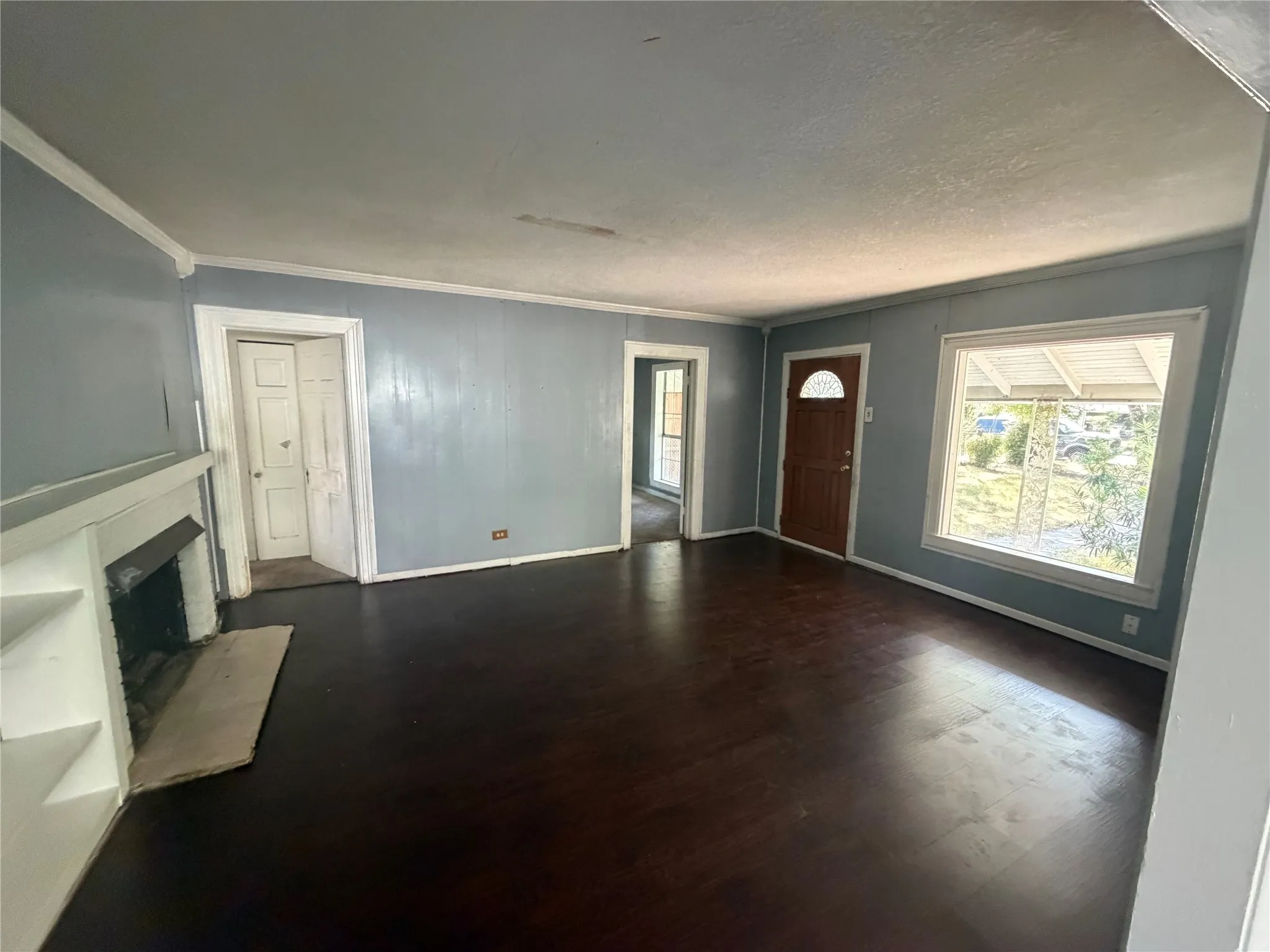 Single Family Residence For Sale in Dallas County , 2409 W Amherst Avenue, Dallas, Texas 75235, 3 Bedroom, 2 Bathroom, Garage spaces, 1,200 Sqft, built in 1940, mls#21368913, Real Estate Agent in Dallas, Homes For Sale in Dallas county, Homes For Sale in Dallas, Realtor in Dallas Texas, Real Estate Brokerage Independent Realty Texas, Luminita Cordes Realtor