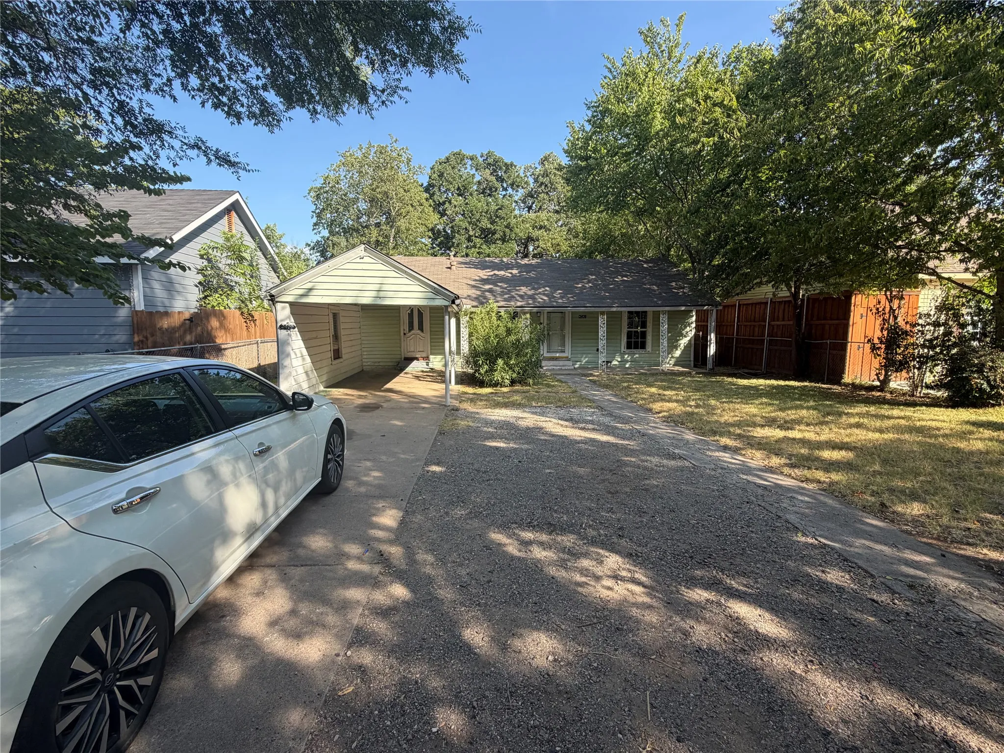 Single Family Residence For Sale in Dallas County , 2409 W Amherst Avenue, Dallas, Texas 75235, 3 Bedroom, 2 Bathroom, Garage spaces, 1,200 Sqft, built in 1940, mls#21368913, Real Estate Agent in Dallas, Homes For Sale in Dallas county, Homes For Sale in Dallas, Realtor in Dallas Texas, Real Estate Brokerage Independent Realty Texas, Luminita Cordes Realtor