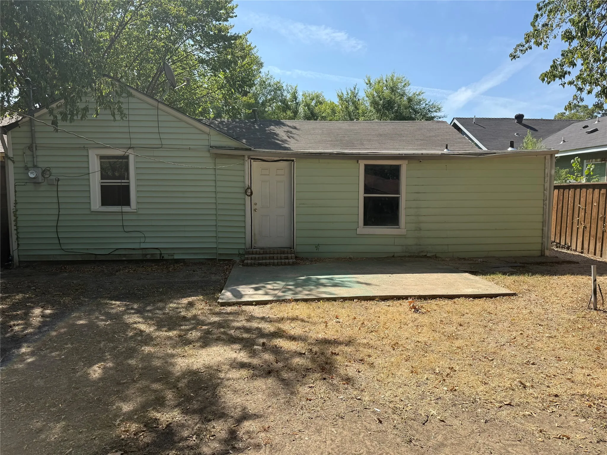 Single Family Residence For Sale in Dallas County , 2409 W Amherst Avenue, Dallas, Texas 75235, 3 Bedroom, 2 Bathroom, Garage spaces, 1,200 Sqft, built in 1940, mls#21368913, Real Estate Agent in Dallas, Homes For Sale in Dallas county, Homes For Sale in Dallas, Realtor in Dallas Texas, Real Estate Brokerage Independent Realty Texas, Luminita Cordes Realtor