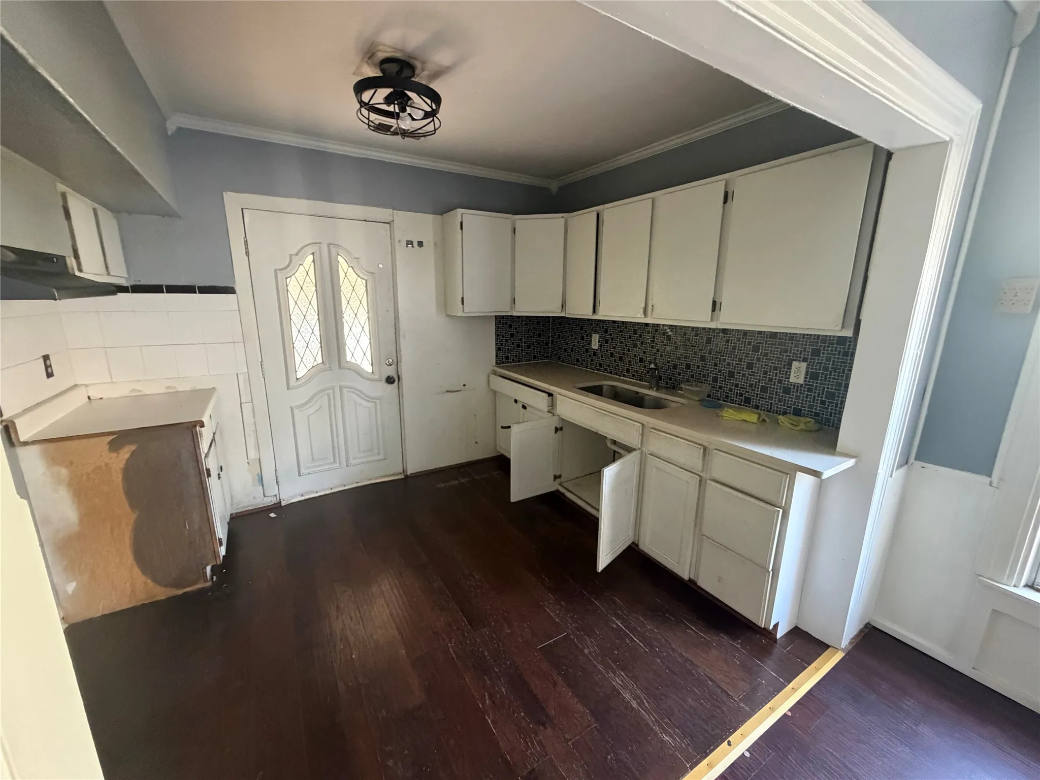 Single Family Residence For Sale in Dallas County , 2409 W Amherst Avenue, Dallas, Texas 75235, 3 Bedroom, 2 Bathroom, Garage spaces, 1,200 Sqft, built in 1940, mls#21368913, Real Estate Agent in Dallas, Homes For Sale in Dallas county, Homes For Sale in Dallas, Realtor in Dallas Texas, Real Estate Brokerage Independent Realty Texas, Luminita Cordes Realtor