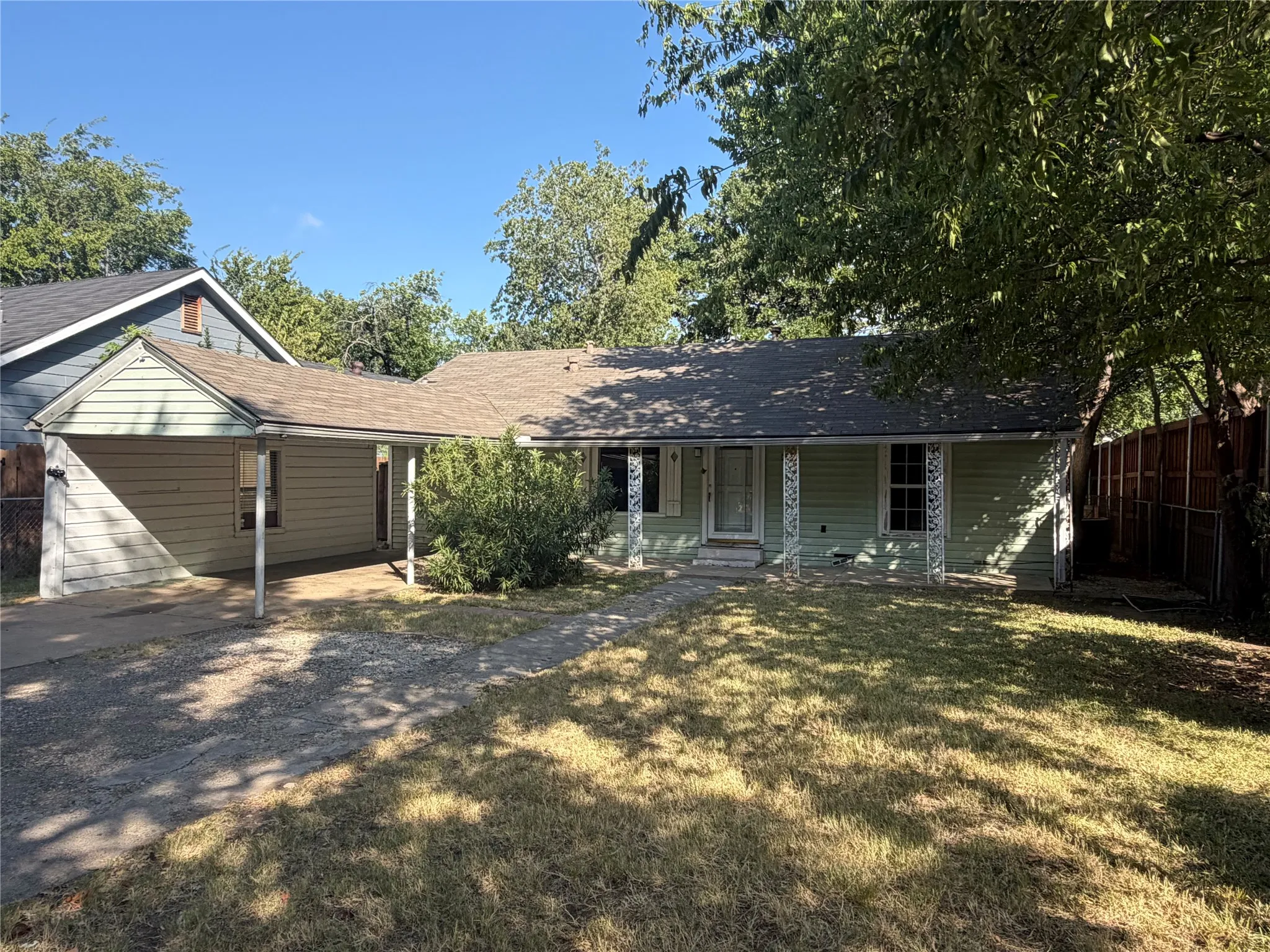 Single Family Residence For Sale in Dallas County , 2409 W Amherst Avenue, Dallas, Texas 75235, 3 Bedroom, 2 Bathroom, Garage spaces, 1,200 Sqft, built in 1940, mls#21368913, Real Estate Agent in Dallas, Homes For Sale in Dallas county, Homes For Sale in Dallas, Realtor in Dallas Texas, Real Estate Brokerage Independent Realty Texas, Luminita Cordes Realtor