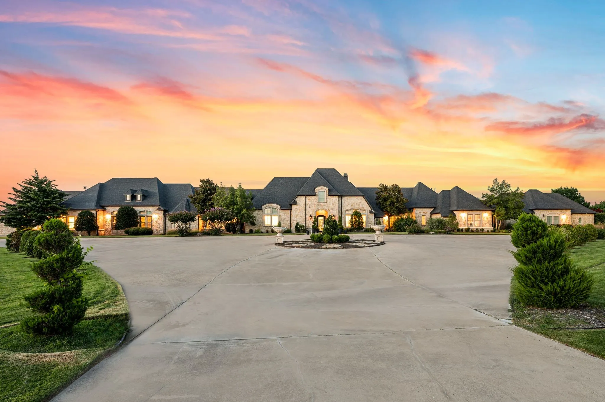 Single Family Residence For Sale in Rockwall County , 1705 Bison Meadow Lane, Heath, Texas 75032, 4 Bedroom, 6 Bathroom, 4 Garage spaces, 9,246 Sqft, built in 2003, mls#21368826, Real Estate Agent in Heath, Homes For Sale in Rockwall county, Homes For Sale in Heath, Realtor in Heath Texas, Real Estate Brokerage Independent Realty Texas, Luminita Cordes Realtor