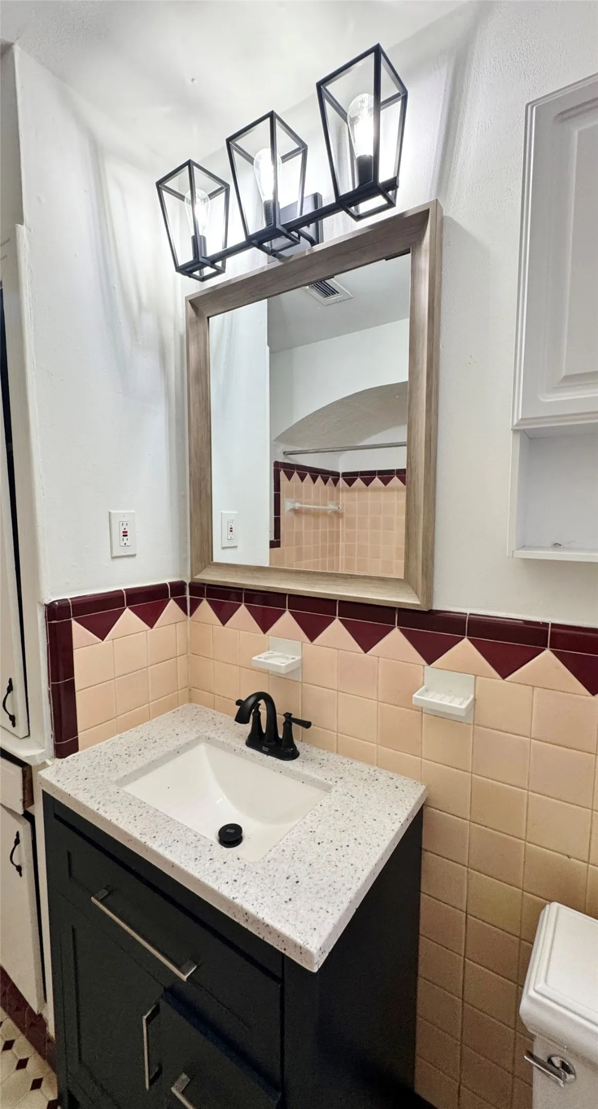 Duplex For Rent in Dallas County , 5542 Longview Street, Dallas, Texas 75206, 2 Bedroom, 1 Bathroom, Garage spaces, 975 Sqft, built in 1946, mls#21368311, Real Estate Agent in Dallas, Homes For Rent in Dallas county, Homes For Rent in Dallas, Realtor in Dallas Texas, Real Estate Brokerage Independent Realty Texas, Luminita Cordes Realtor