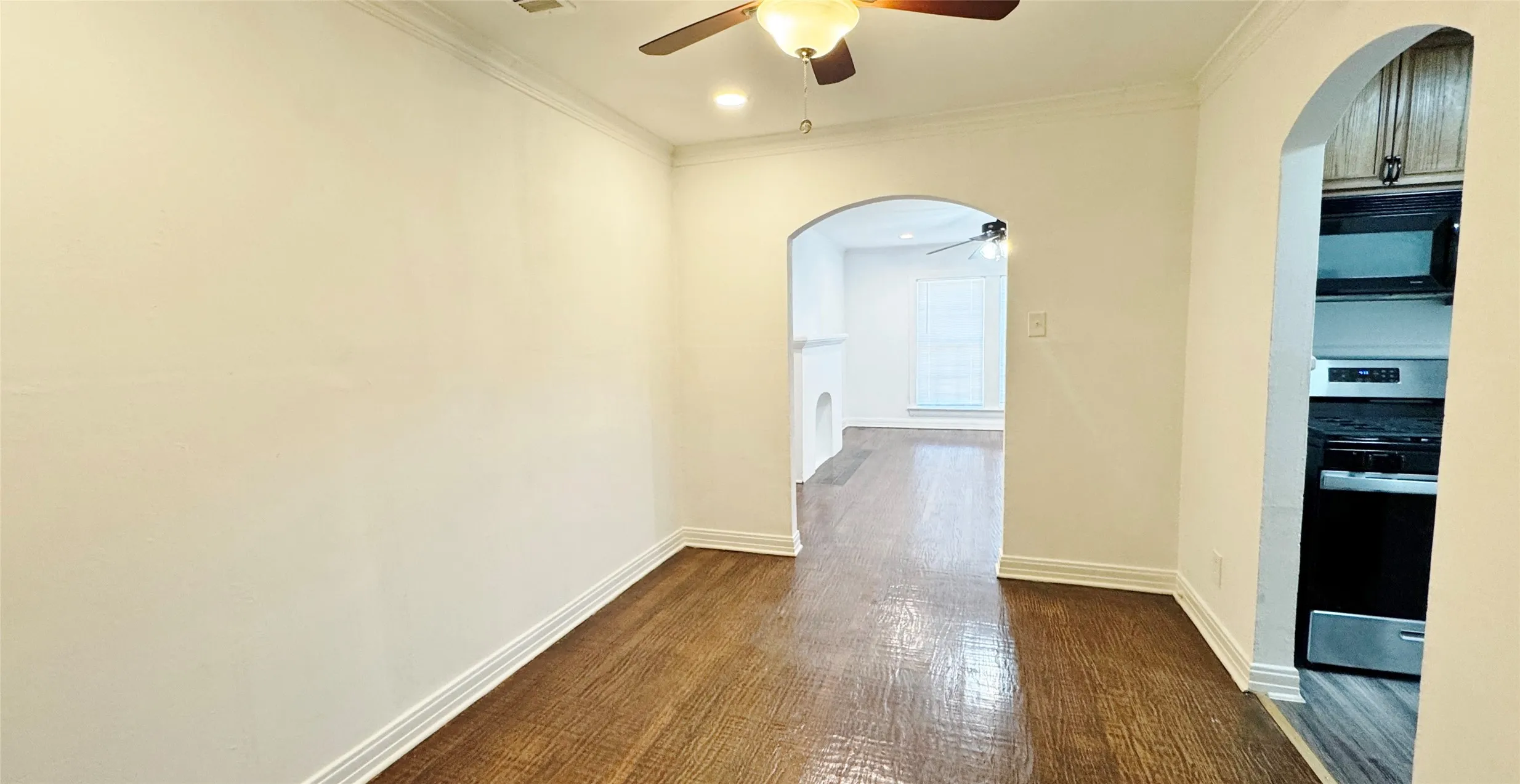 Duplex For Rent in Dallas County , 5542 Longview Street, Dallas, Texas 75206, 2 Bedroom, 1 Bathroom, Garage spaces, 975 Sqft, built in 1946, mls#21368311, Real Estate Agent in Dallas, Homes For Rent in Dallas county, Homes For Rent in Dallas, Realtor in Dallas Texas, Real Estate Brokerage Independent Realty Texas, Luminita Cordes Realtor