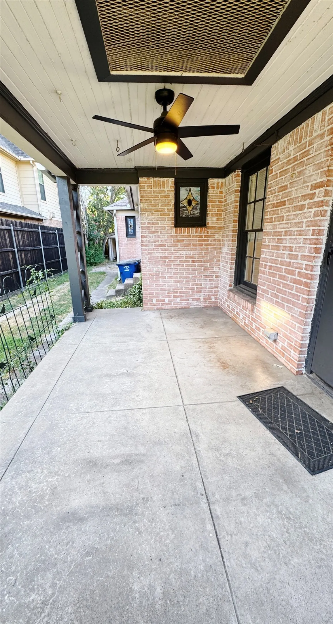 Duplex For Rent in Dallas County , 5542 Longview Street, Dallas, Texas 75206, 2 Bedroom, 1 Bathroom, Garage spaces, 975 Sqft, built in 1946, mls#21368311, Real Estate Agent in Dallas, Homes For Rent in Dallas county, Homes For Rent in Dallas, Realtor in Dallas Texas, Real Estate Brokerage Independent Realty Texas, Luminita Cordes Realtor