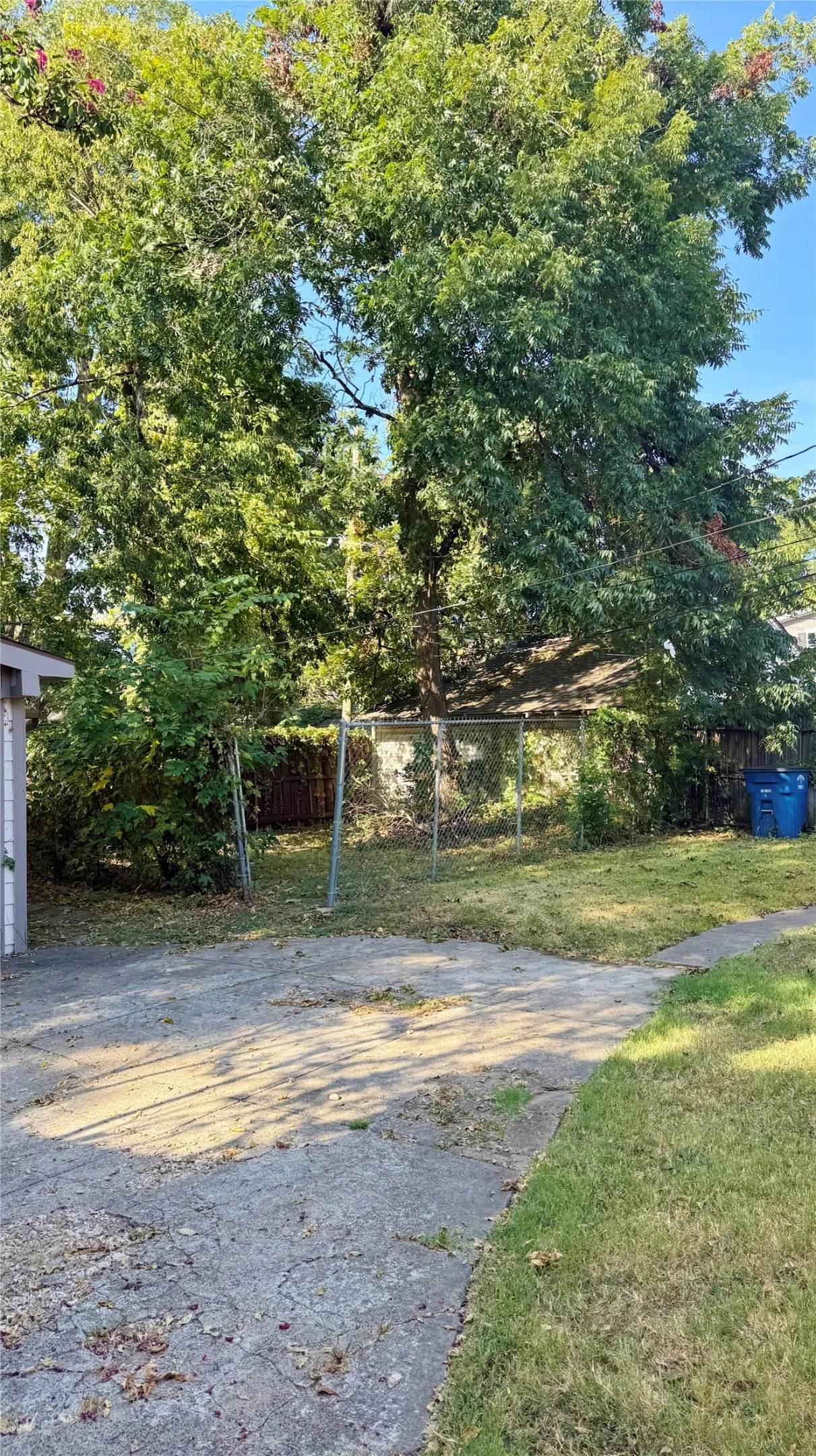 Duplex For Rent in Dallas County , 5542 Longview Street, Dallas, Texas 75206, 2 Bedroom, 1 Bathroom, Garage spaces, 975 Sqft, built in 1946, mls#21368311, Real Estate Agent in Dallas, Homes For Rent in Dallas county, Homes For Rent in Dallas, Realtor in Dallas Texas, Real Estate Brokerage Independent Realty Texas, Luminita Cordes Realtor
