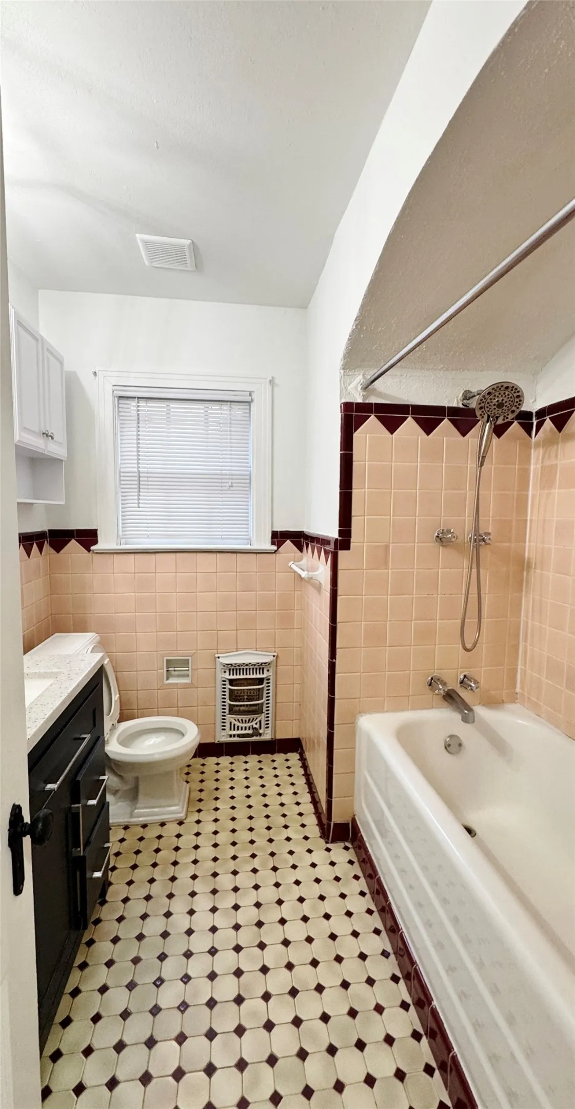 Duplex For Rent in Dallas County , 5542 Longview Street, Dallas, Texas 75206, 2 Bedroom, 1 Bathroom, Garage spaces, 975 Sqft, built in 1946, mls#21368311, Real Estate Agent in Dallas, Homes For Rent in Dallas county, Homes For Rent in Dallas, Realtor in Dallas Texas, Real Estate Brokerage Independent Realty Texas, Luminita Cordes Realtor