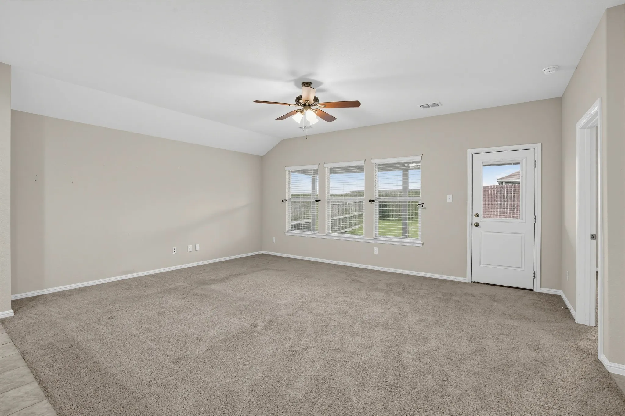 Single Family Residence For Rent in Johnson County , 807 Wolf Creek Drive, Cleburne, Texas 76033, 4 Bedroom, 2 Bathroom, 2 Garage spaces, 1,885 Sqft, built in 2022, mls#21368937, Real Estate Agent in Cleburne, Homes For Rent in Johnson county, Homes For Rent in Cleburne, Realtor in Cleburne Texas, Real Estate Brokerage Independent Realty Texas, Luminita Cordes Realtor