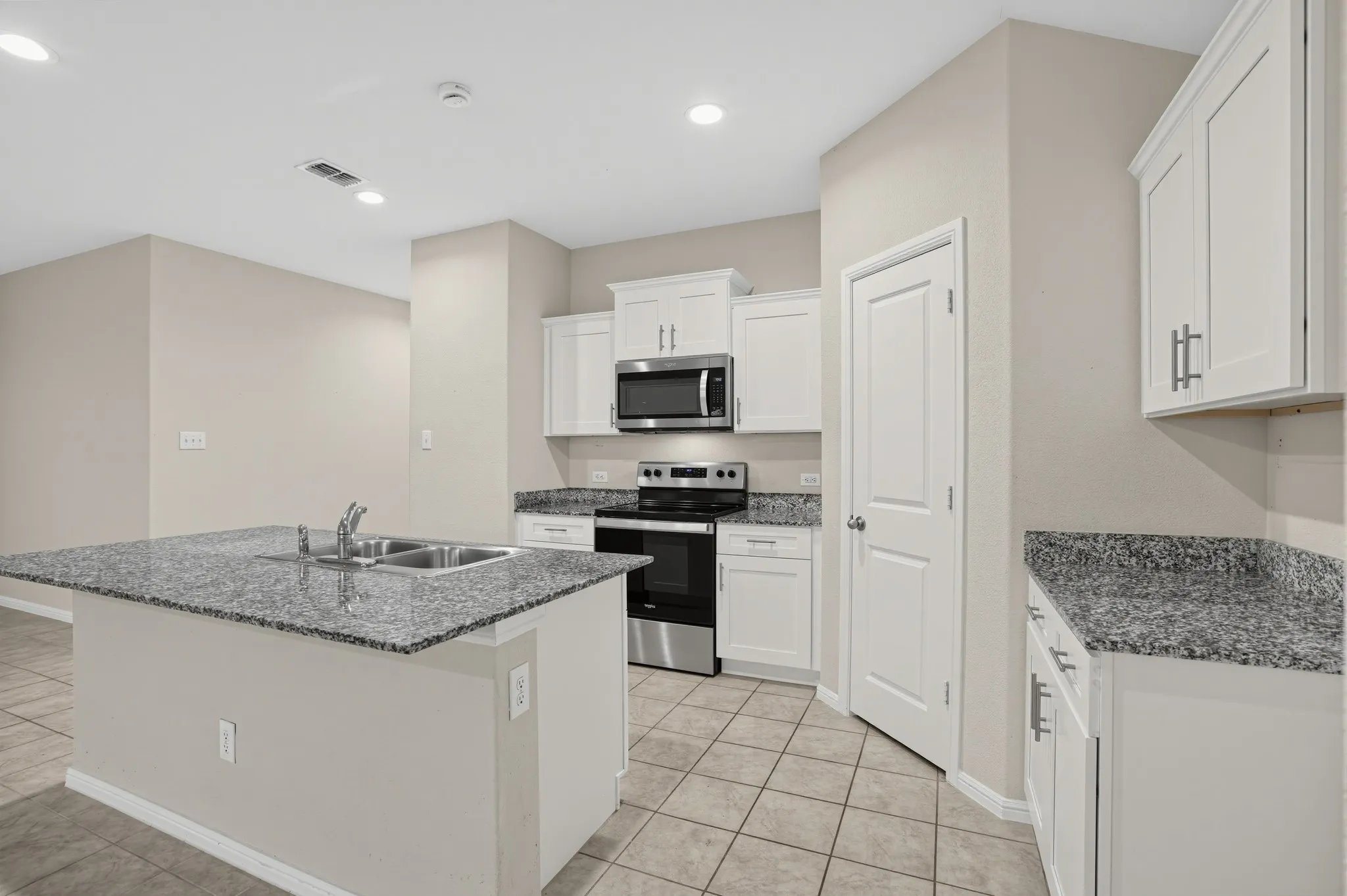 Single Family Residence For Rent in Johnson County , 807 Wolf Creek Drive, Cleburne, Texas 76033, 4 Bedroom, 2 Bathroom, 2 Garage spaces, 1,885 Sqft, built in 2022, mls#21368937, Real Estate Agent in Cleburne, Homes For Rent in Johnson county, Homes For Rent in Cleburne, Realtor in Cleburne Texas, Real Estate Brokerage Independent Realty Texas, Luminita Cordes Realtor