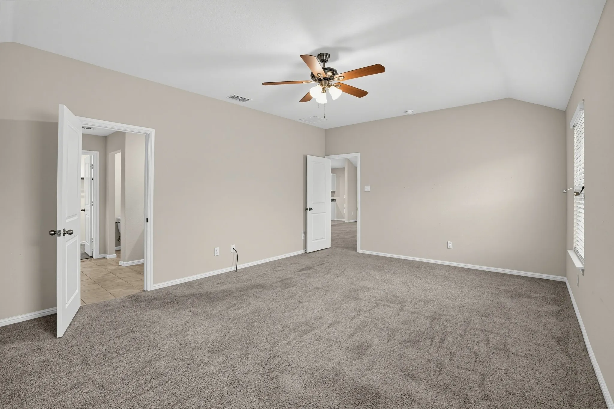 Single Family Residence For Rent in Johnson County , 807 Wolf Creek Drive, Cleburne, Texas 76033, 4 Bedroom, 2 Bathroom, 2 Garage spaces, 1,885 Sqft, built in 2022, mls#21368937, Real Estate Agent in Cleburne, Homes For Rent in Johnson county, Homes For Rent in Cleburne, Realtor in Cleburne Texas, Real Estate Brokerage Independent Realty Texas, Luminita Cordes Realtor
