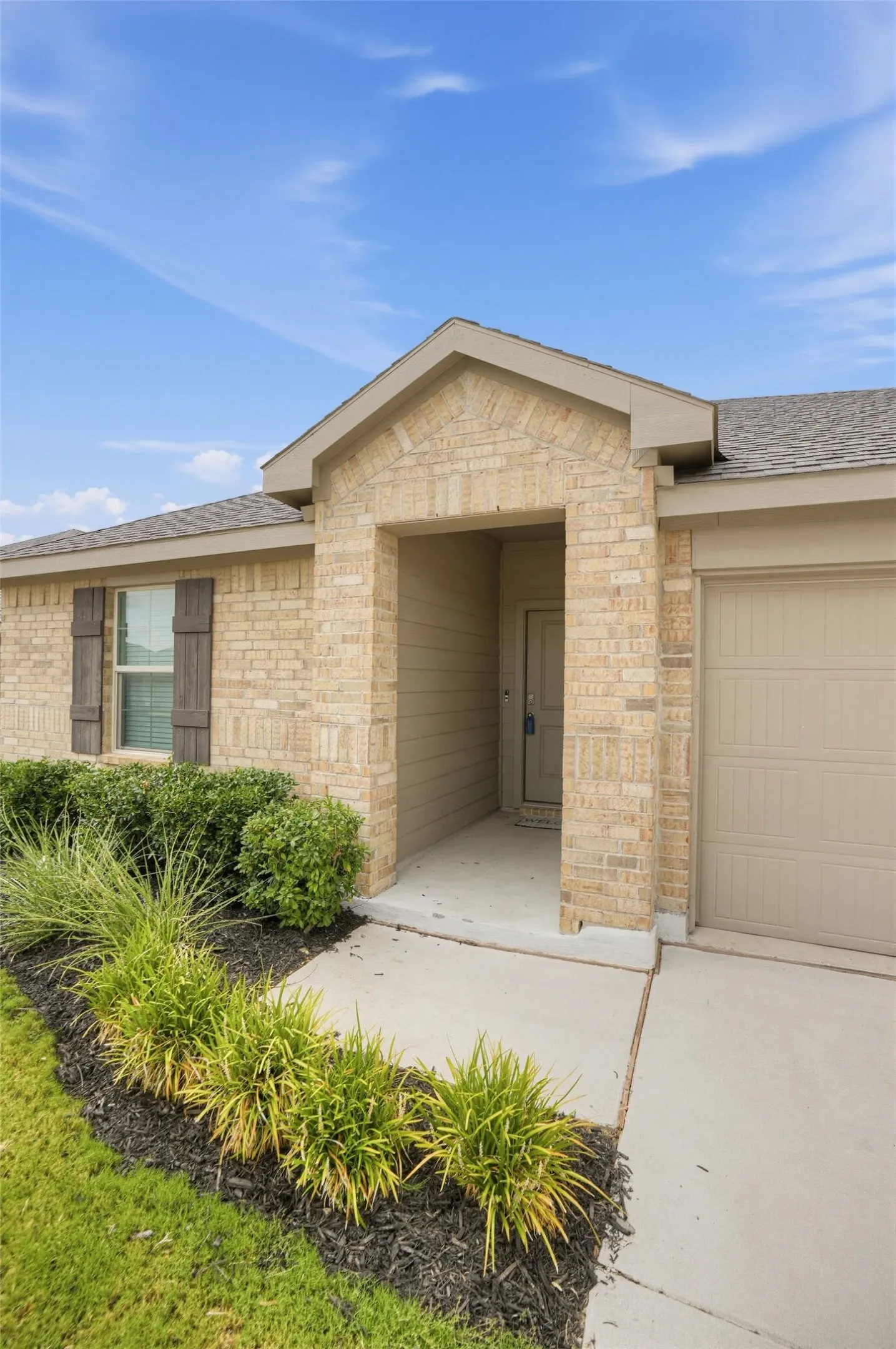 Single Family Residence For Rent in Johnson County , 807 Wolf Creek Drive, Cleburne, Texas 76033, 4 Bedroom, 2 Bathroom, 2 Garage spaces, 1,885 Sqft, built in 2022, mls#21368937, Real Estate Agent in Cleburne, Homes For Rent in Johnson county, Homes For Rent in Cleburne, Realtor in Cleburne Texas, Real Estate Brokerage Independent Realty Texas, Luminita Cordes Realtor