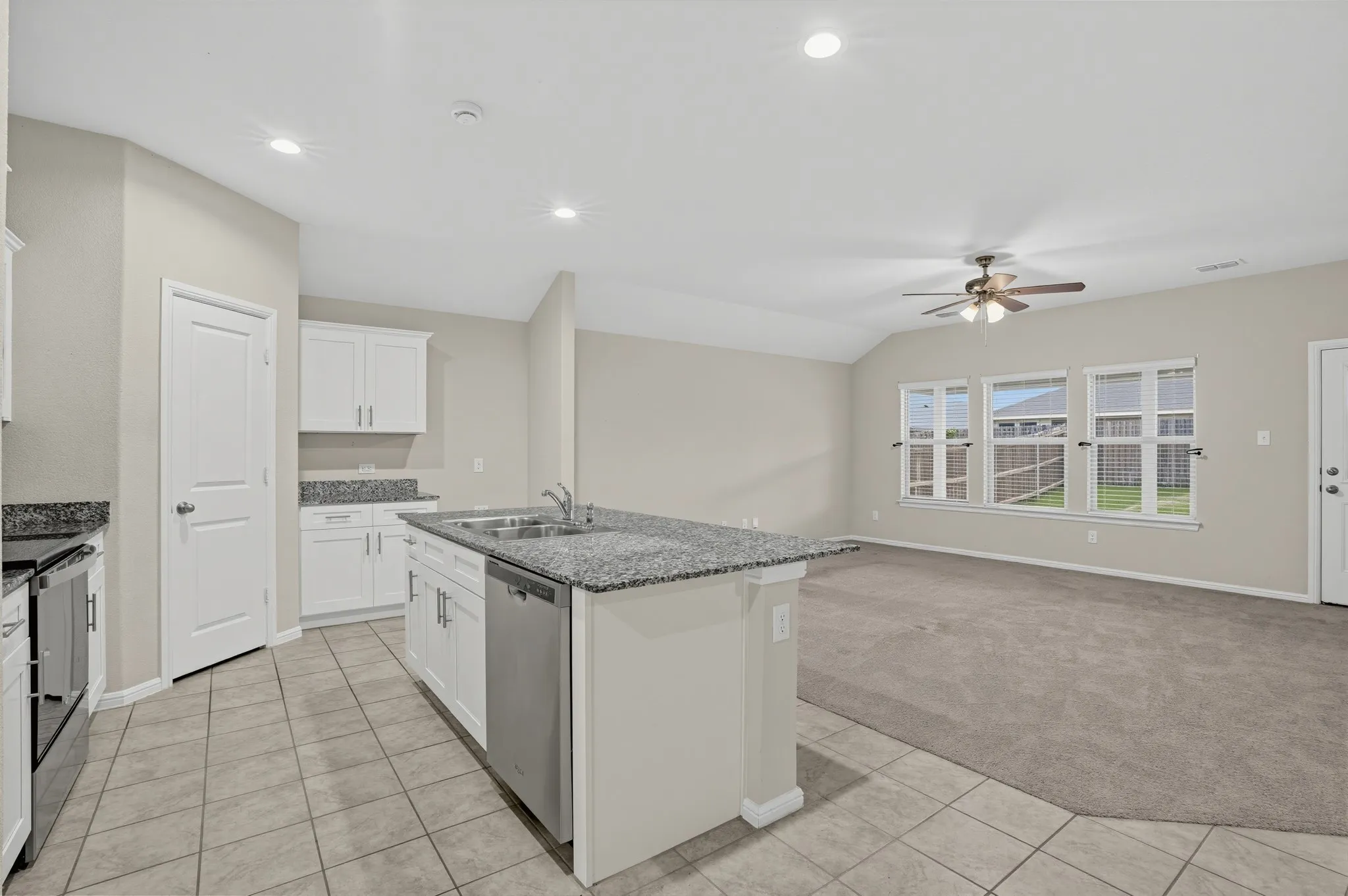 Single Family Residence For Rent in Johnson County , 807 Wolf Creek Drive, Cleburne, Texas 76033, 4 Bedroom, 2 Bathroom, 2 Garage spaces, 1,885 Sqft, built in 2022, mls#21368937, Real Estate Agent in Cleburne, Homes For Rent in Johnson county, Homes For Rent in Cleburne, Realtor in Cleburne Texas, Real Estate Brokerage Independent Realty Texas, Luminita Cordes Realtor