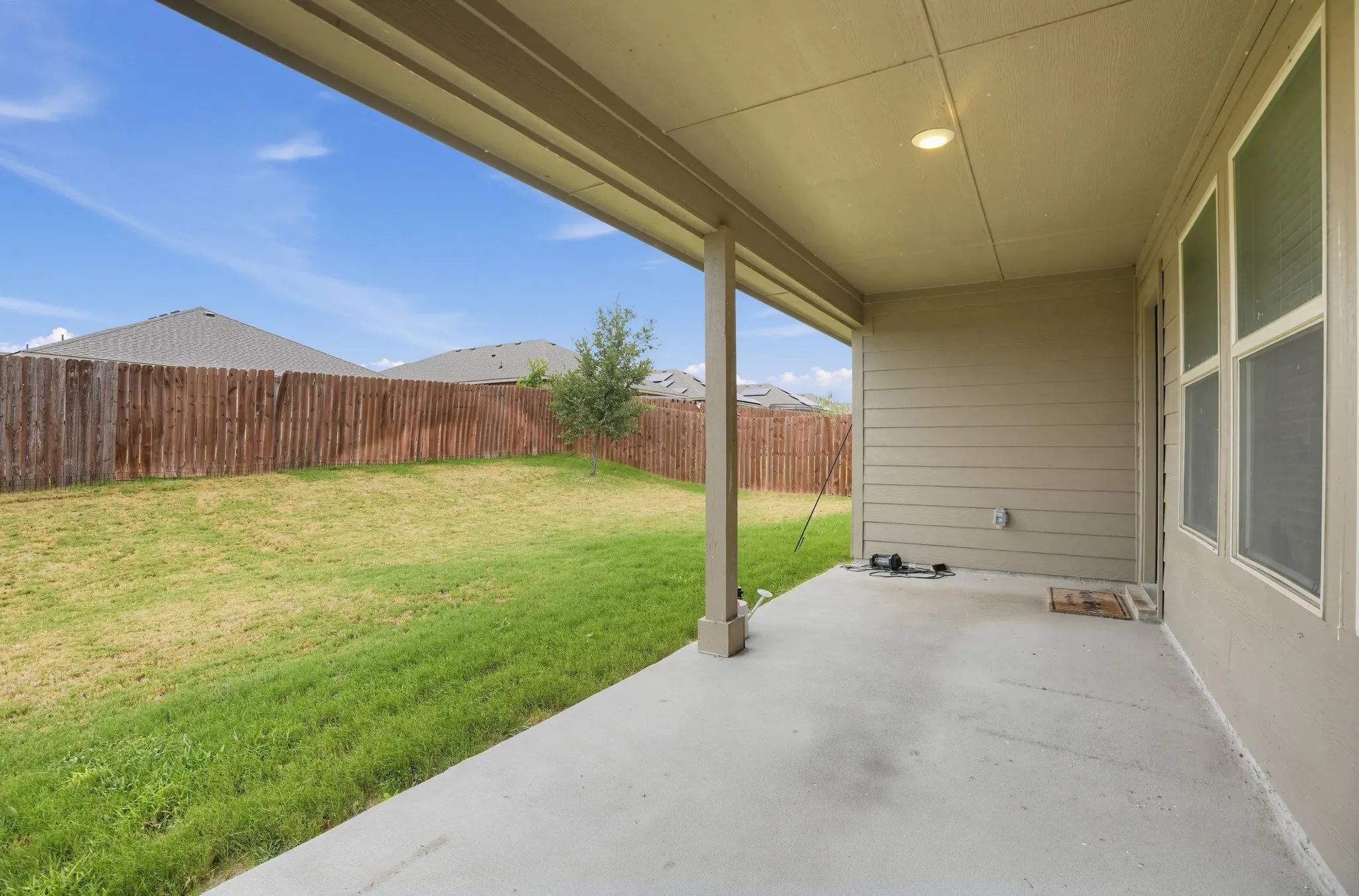 Single Family Residence For Rent in Johnson County , 807 Wolf Creek Drive, Cleburne, Texas 76033, 4 Bedroom, 2 Bathroom, 2 Garage spaces, 1,885 Sqft, built in 2022, mls#21368937, Real Estate Agent in Cleburne, Homes For Rent in Johnson county, Homes For Rent in Cleburne, Realtor in Cleburne Texas, Real Estate Brokerage Independent Realty Texas, Luminita Cordes Realtor