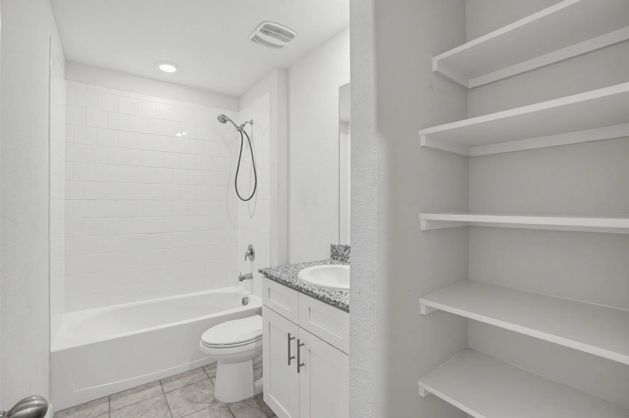 Single Family Residence For Rent in Johnson County , 807 Wolf Creek Drive, Cleburne, Texas 76033, 4 Bedroom, 2 Bathroom, 2 Garage spaces, 1,885 Sqft, built in 2022, mls#21368937, Real Estate Agent in Cleburne, Homes For Rent in Johnson county, Homes For Rent in Cleburne, Realtor in Cleburne Texas, Real Estate Brokerage Independent Realty Texas, Luminita Cordes Realtor