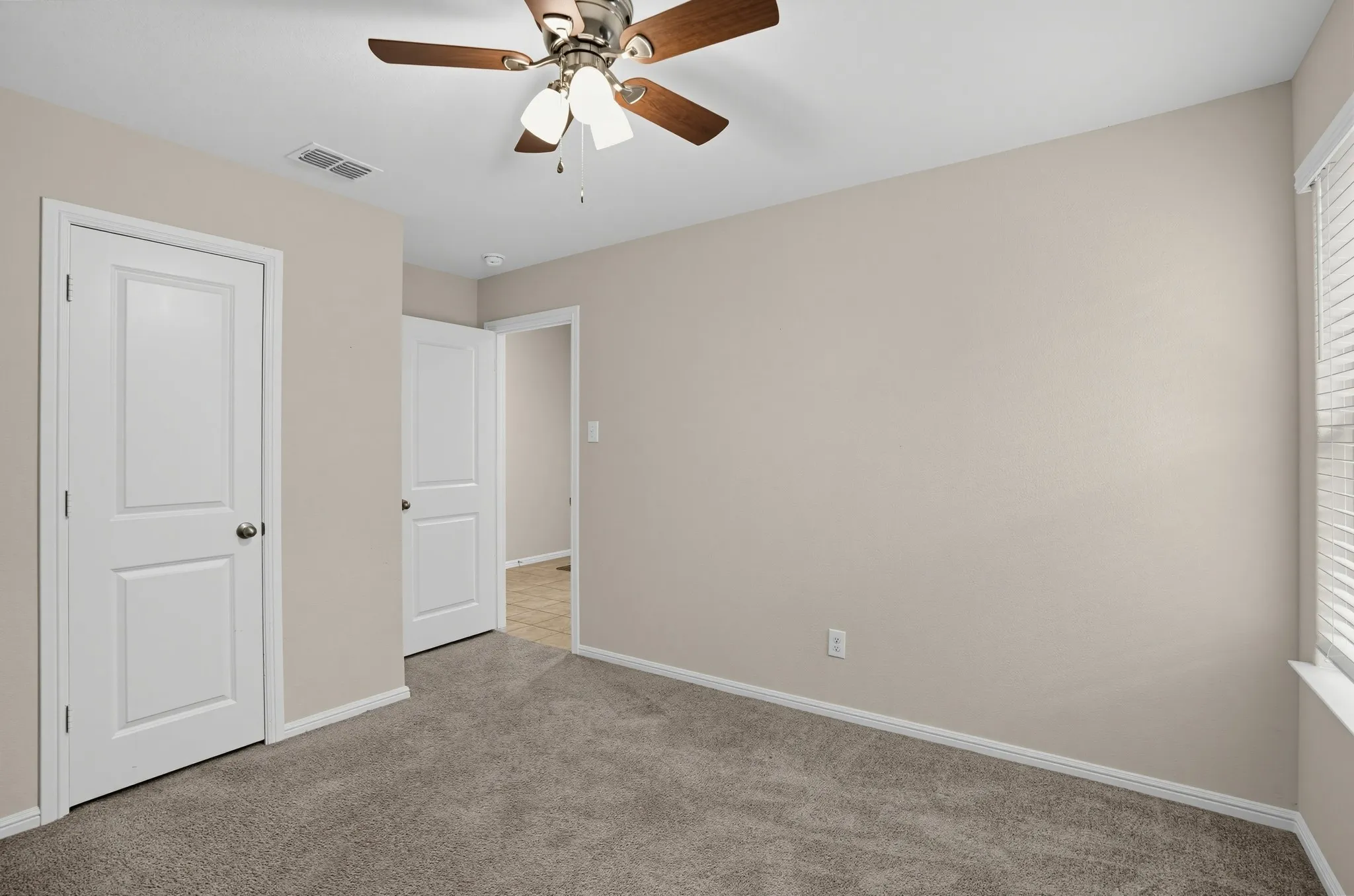 Single Family Residence For Rent in Johnson County , 807 Wolf Creek Drive, Cleburne, Texas 76033, 4 Bedroom, 2 Bathroom, 2 Garage spaces, 1,885 Sqft, built in 2022, mls#21368937, Real Estate Agent in Cleburne, Homes For Rent in Johnson county, Homes For Rent in Cleburne, Realtor in Cleburne Texas, Real Estate Brokerage Independent Realty Texas, Luminita Cordes Realtor