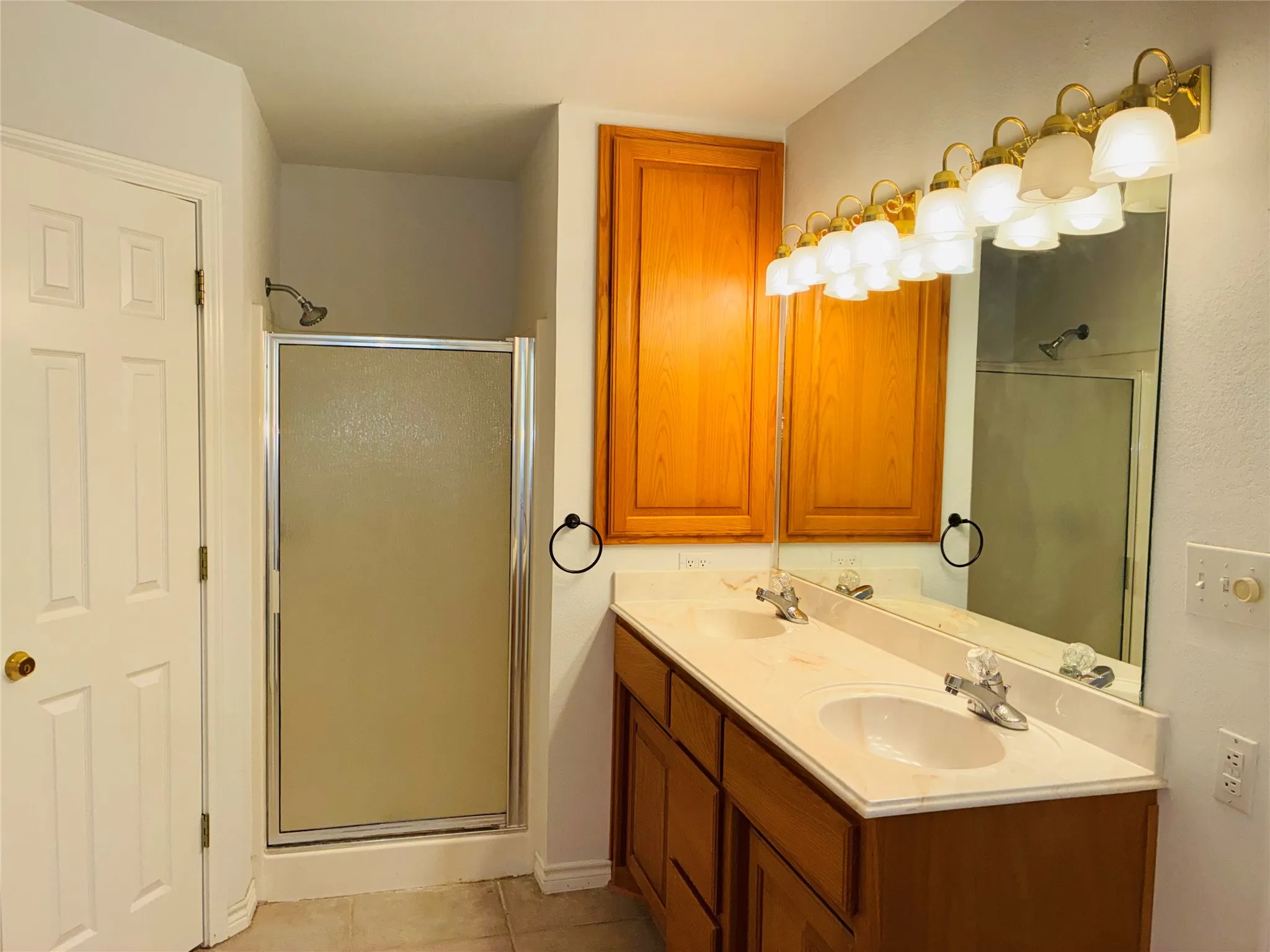 Single Family Residence For Sale in Hood County , 6703 Lejeune Court, Granbury, Texas 76049, 3 Bedroom, 2 Bathroom, 2 Garage spaces, 1,892 Sqft, built in 1999, mls#21368778, Real Estate Agent in Granbury, Homes For Sale in Hood county, Homes For Sale in Granbury, Realtor in Granbury Texas, Real Estate Brokerage Independent Realty Texas, Luminita Cordes Realtor