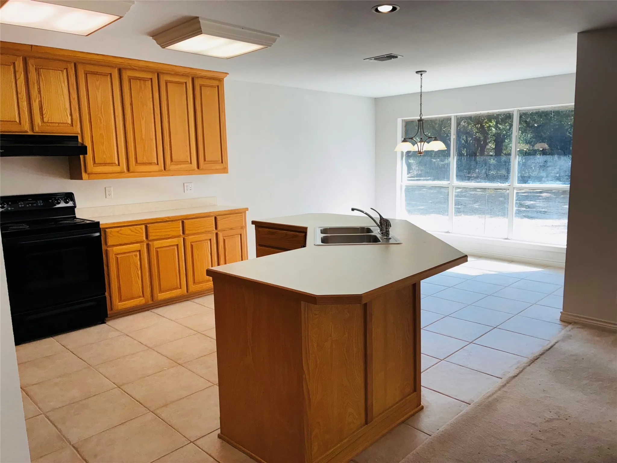 Single Family Residence For Sale in Hood County , 6703 Lejeune Court, Granbury, Texas 76049, 3 Bedroom, 2 Bathroom, 2 Garage spaces, 1,892 Sqft, built in 1999, mls#21368778, Real Estate Agent in Granbury, Homes For Sale in Hood county, Homes For Sale in Granbury, Realtor in Granbury Texas, Real Estate Brokerage Independent Realty Texas, Luminita Cordes Realtor