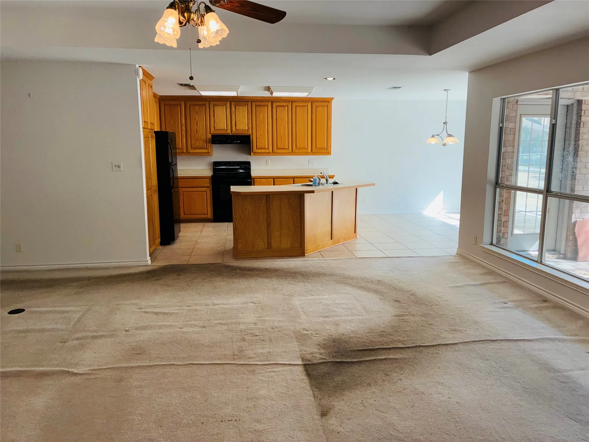 Single Family Residence For Sale in Hood County , 6703 Lejeune Court, Granbury, Texas 76049, 3 Bedroom, 2 Bathroom, 2 Garage spaces, 1,892 Sqft, built in 1999, mls#21368778, Real Estate Agent in Granbury, Homes For Sale in Hood county, Homes For Sale in Granbury, Realtor in Granbury Texas, Real Estate Brokerage Independent Realty Texas, Luminita Cordes Realtor