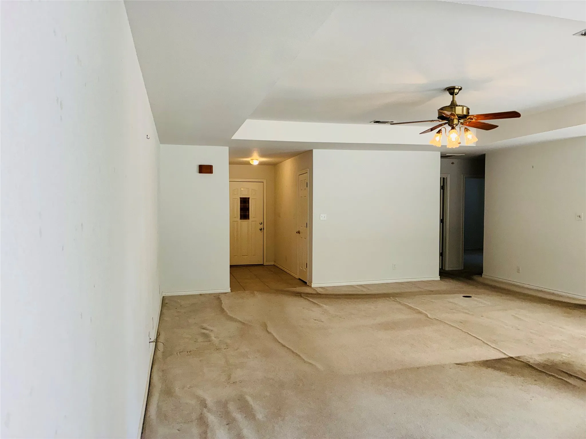 Single Family Residence For Sale in Hood County , 6703 Lejeune Court, Granbury, Texas 76049, 3 Bedroom, 2 Bathroom, 2 Garage spaces, 1,892 Sqft, built in 1999, mls#21368778, Real Estate Agent in Granbury, Homes For Sale in Hood county, Homes For Sale in Granbury, Realtor in Granbury Texas, Real Estate Brokerage Independent Realty Texas, Luminita Cordes Realtor