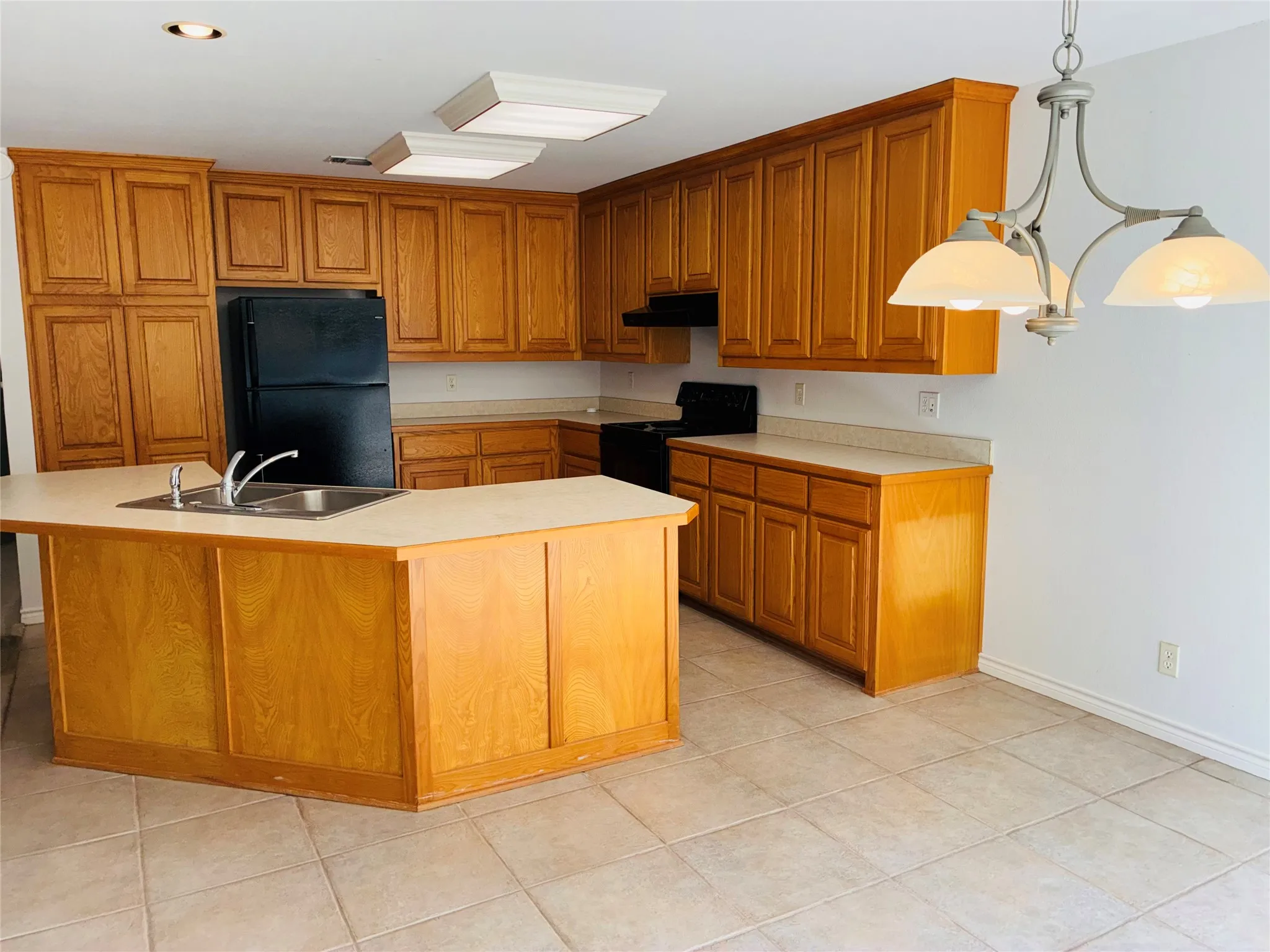 Single Family Residence For Sale in Hood County , 6703 Lejeune Court, Granbury, Texas 76049, 3 Bedroom, 2 Bathroom, 2 Garage spaces, 1,892 Sqft, built in 1999, mls#21368778, Real Estate Agent in Granbury, Homes For Sale in Hood county, Homes For Sale in Granbury, Realtor in Granbury Texas, Real Estate Brokerage Independent Realty Texas, Luminita Cordes Realtor